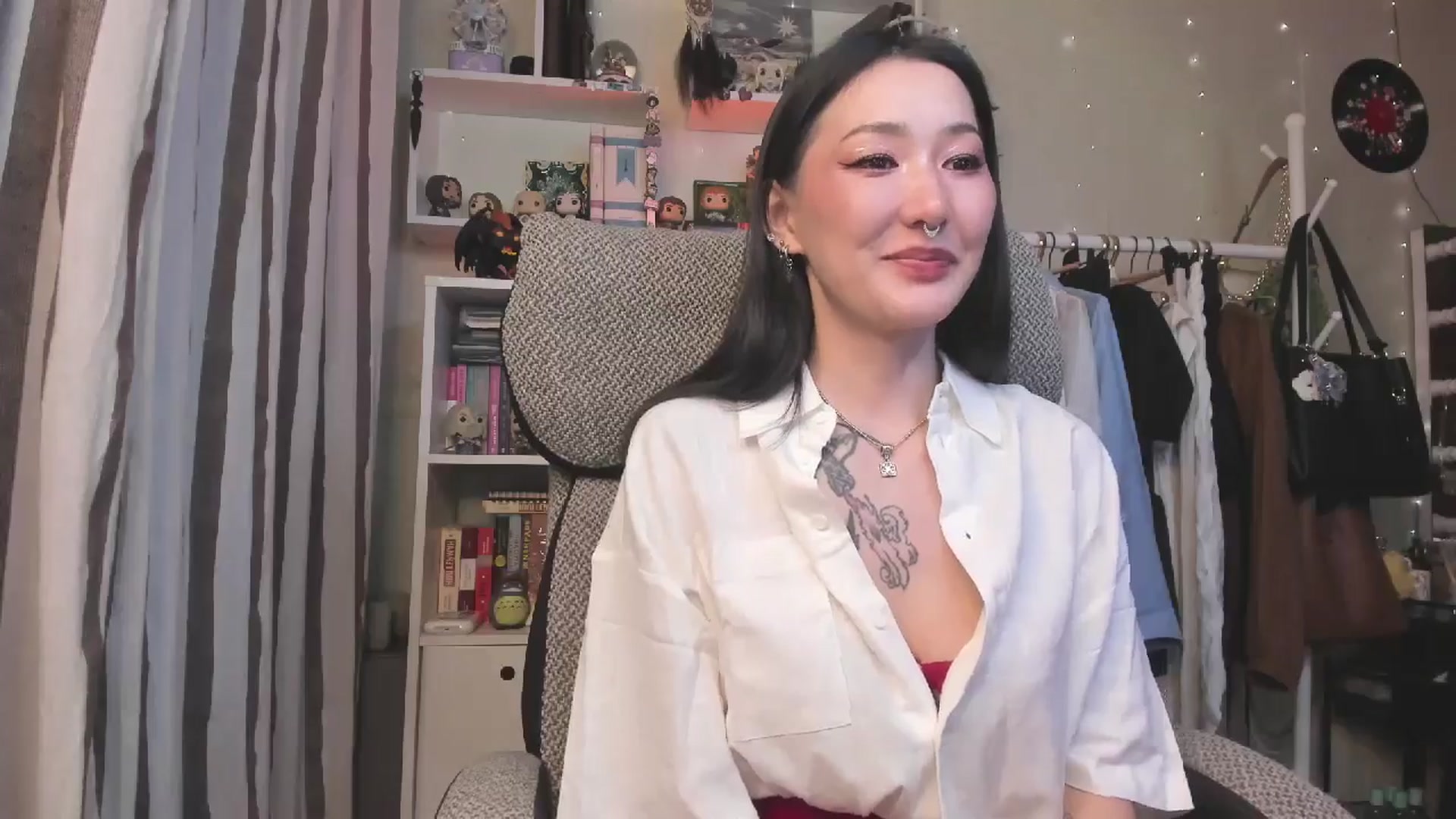 Gallery image thumbnail from KellyAsian's myfreecams stream on, 12/25/2025, 07:51 image 2 of 20