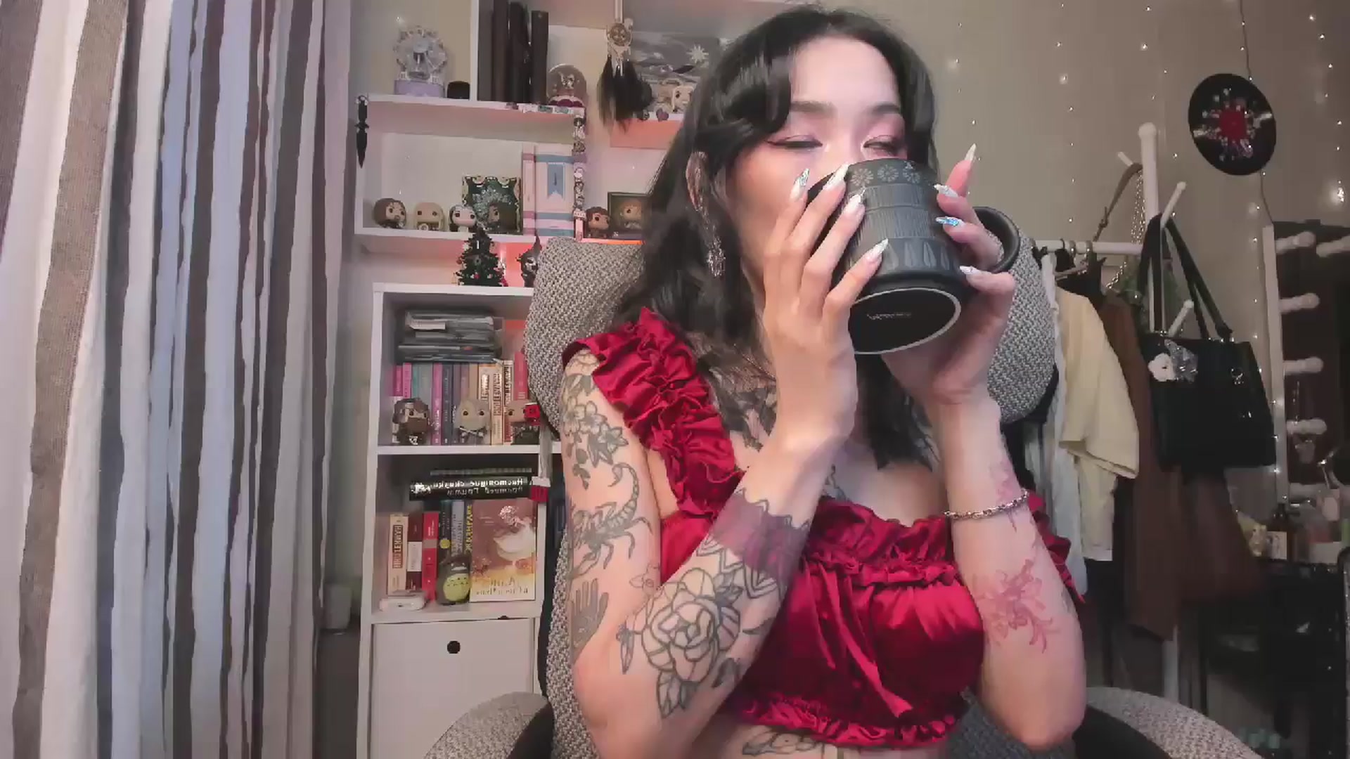 Gallery image thumbnail from KellyAsian's myfreecams stream on, 12/26/2025, 07:51 image 3 of 20