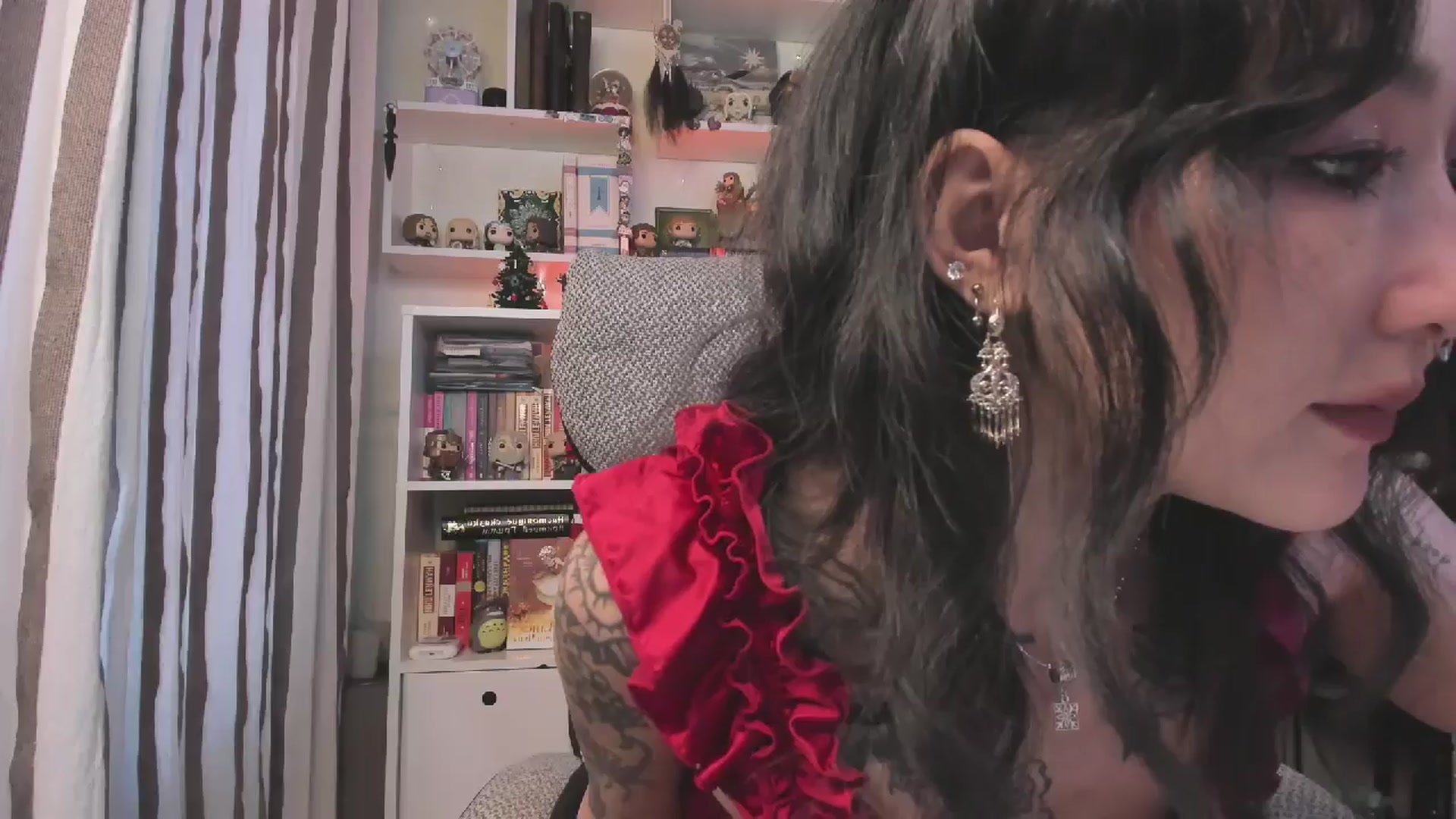 Gallery image thumbnail from KellyAsian's myfreecams stream on, 12/26/2025, 07:51 image 12 of 20