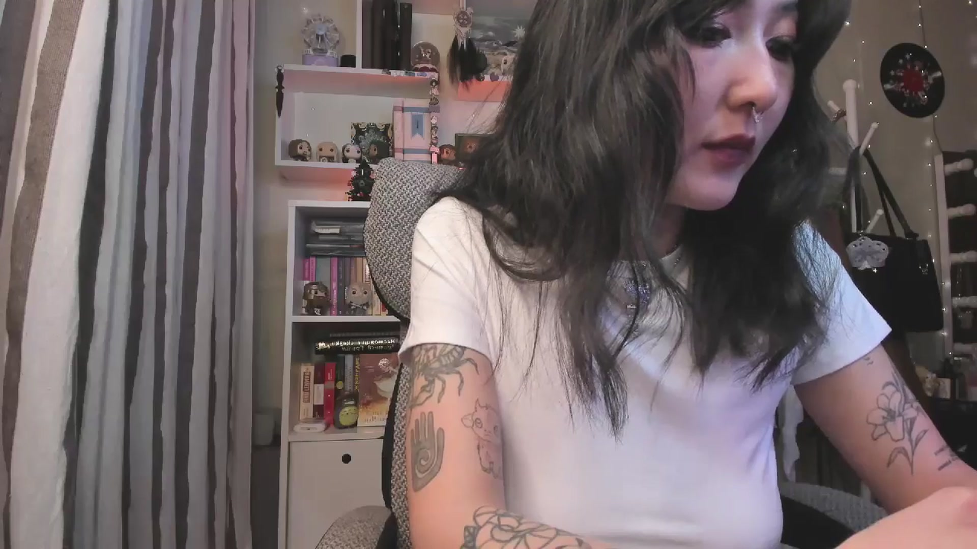 Gallery image thumbnail from KellyAsian's myfreecams stream on, 12/26/2025, 16:47 image 8 of 20