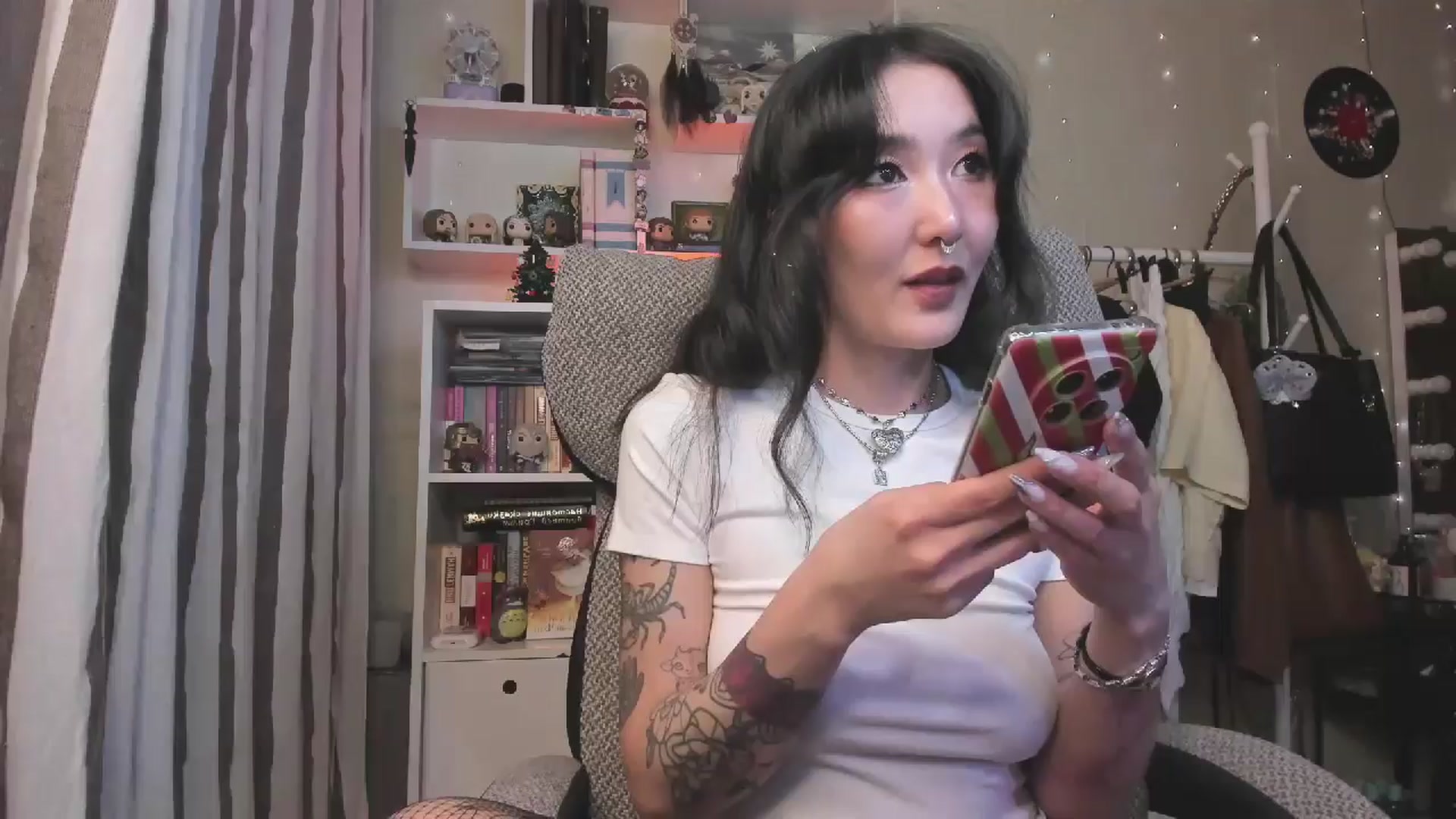 Gallery image thumbnail from KellyAsian's myfreecams stream on, 12/26/2025, 16:47 image 2 of 20