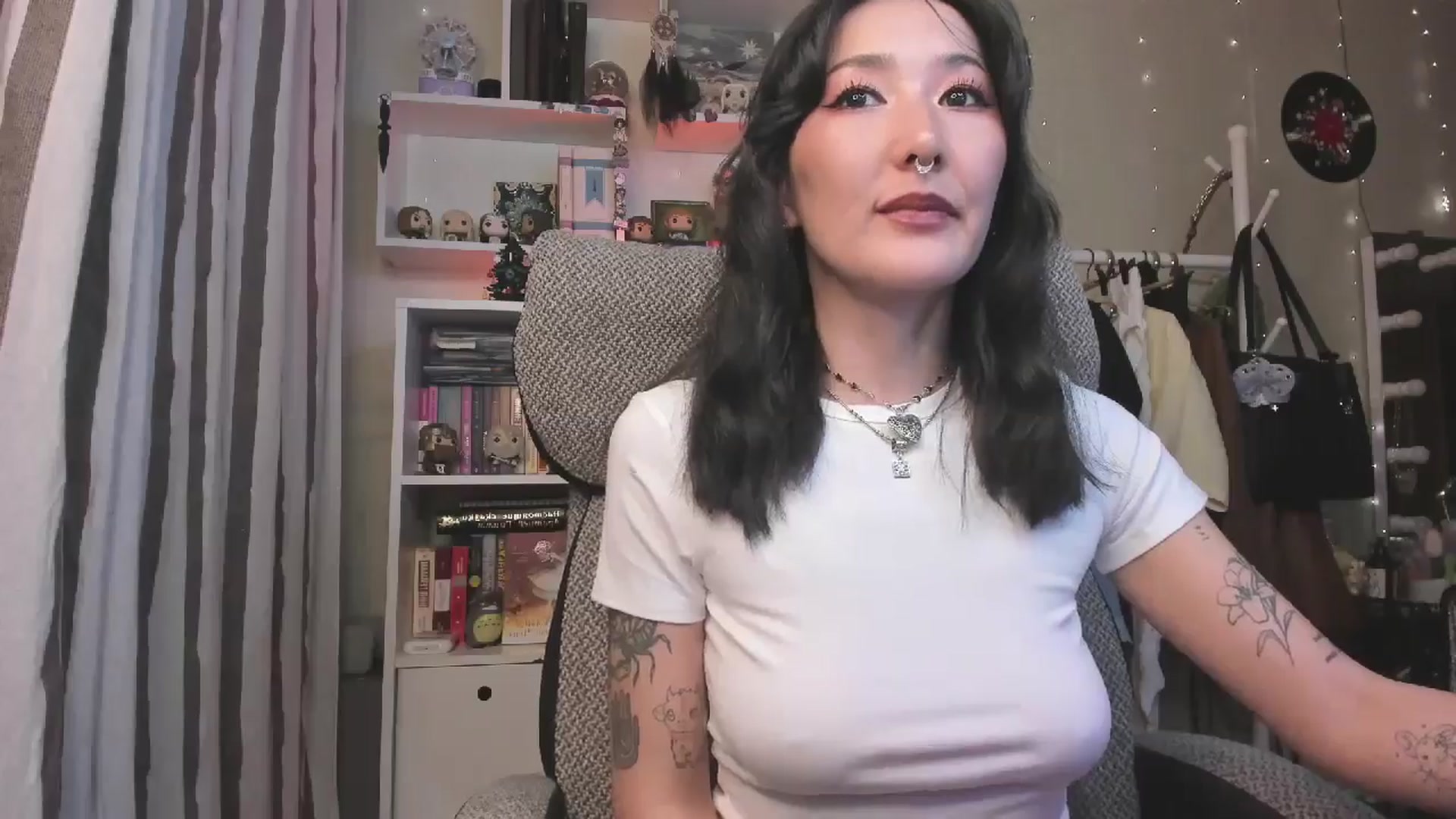 Gallery image thumbnail from KellyAsian's myfreecams stream on, 12/26/2025, 16:47 image 17 of 20