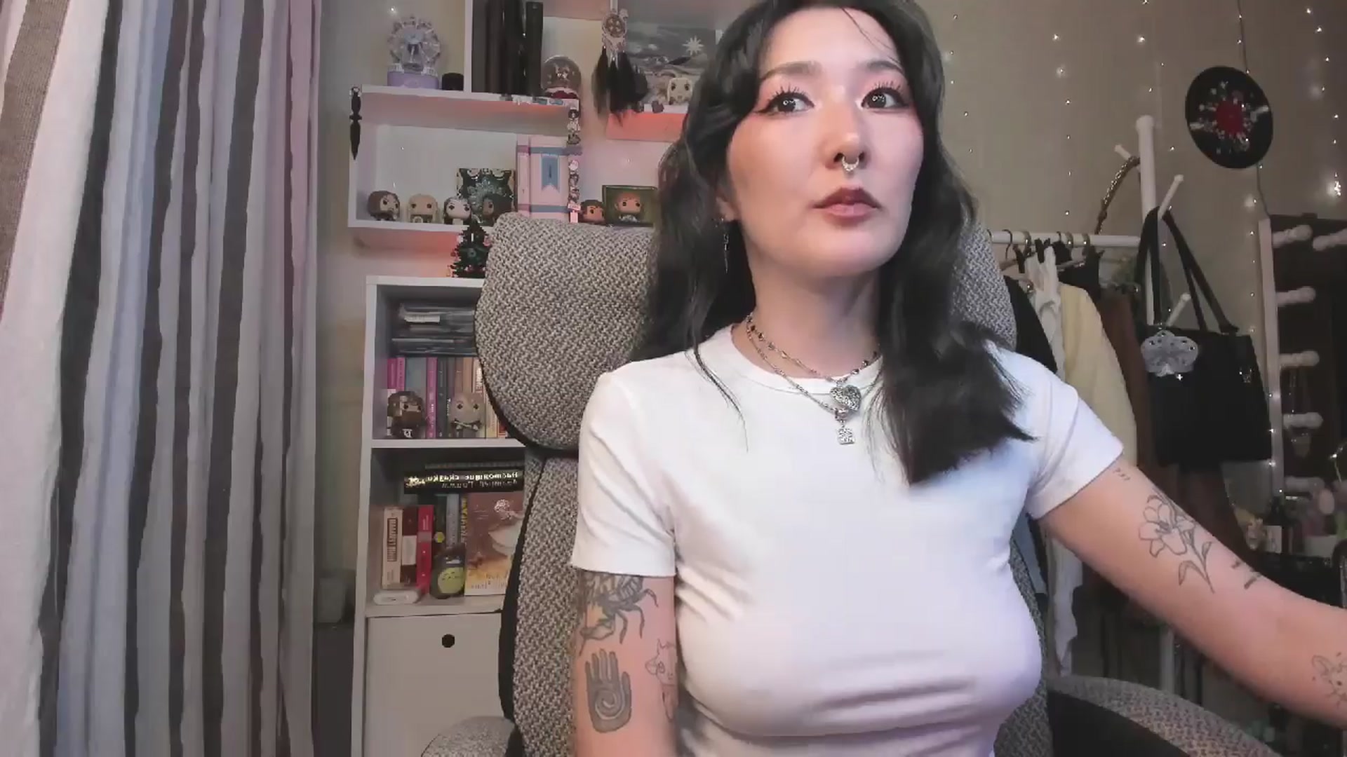 Gallery image thumbnail from KellyAsian's myfreecams stream on, 12/26/2025, 16:47 image 18 of 20