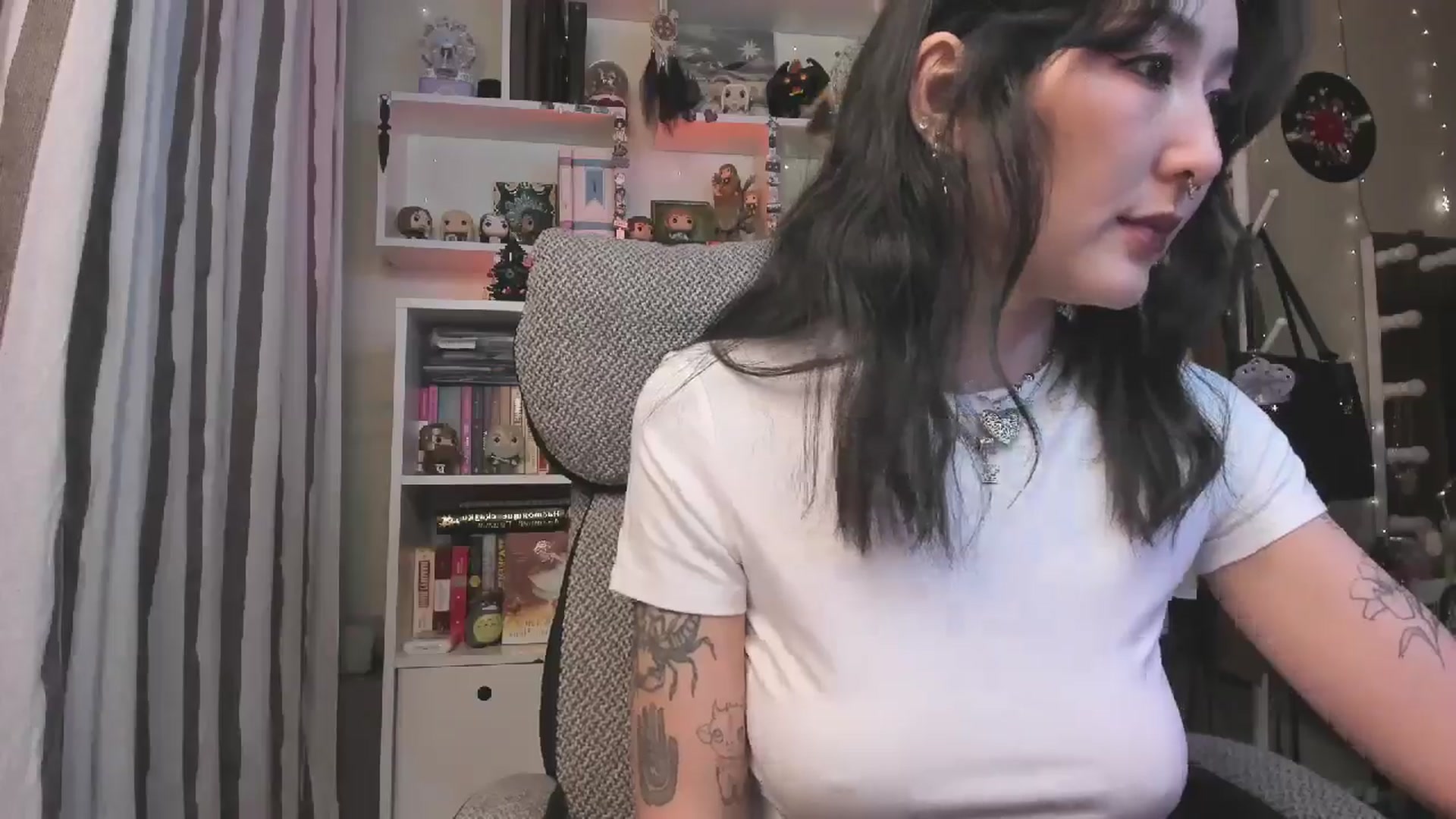 Gallery image thumbnail from KellyAsian's myfreecams stream on, 12/26/2025, 16:47 image 15 of 20