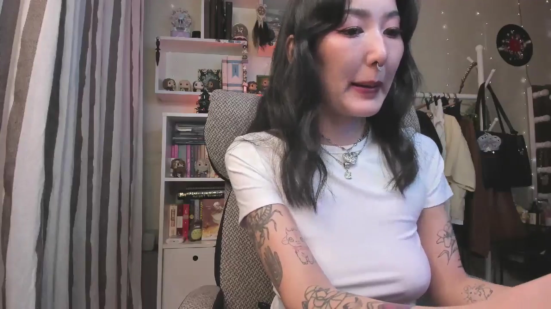 Gallery image thumbnail from KellyAsian's myfreecams stream on, 12/26/2025, 16:47 image 6 of 20