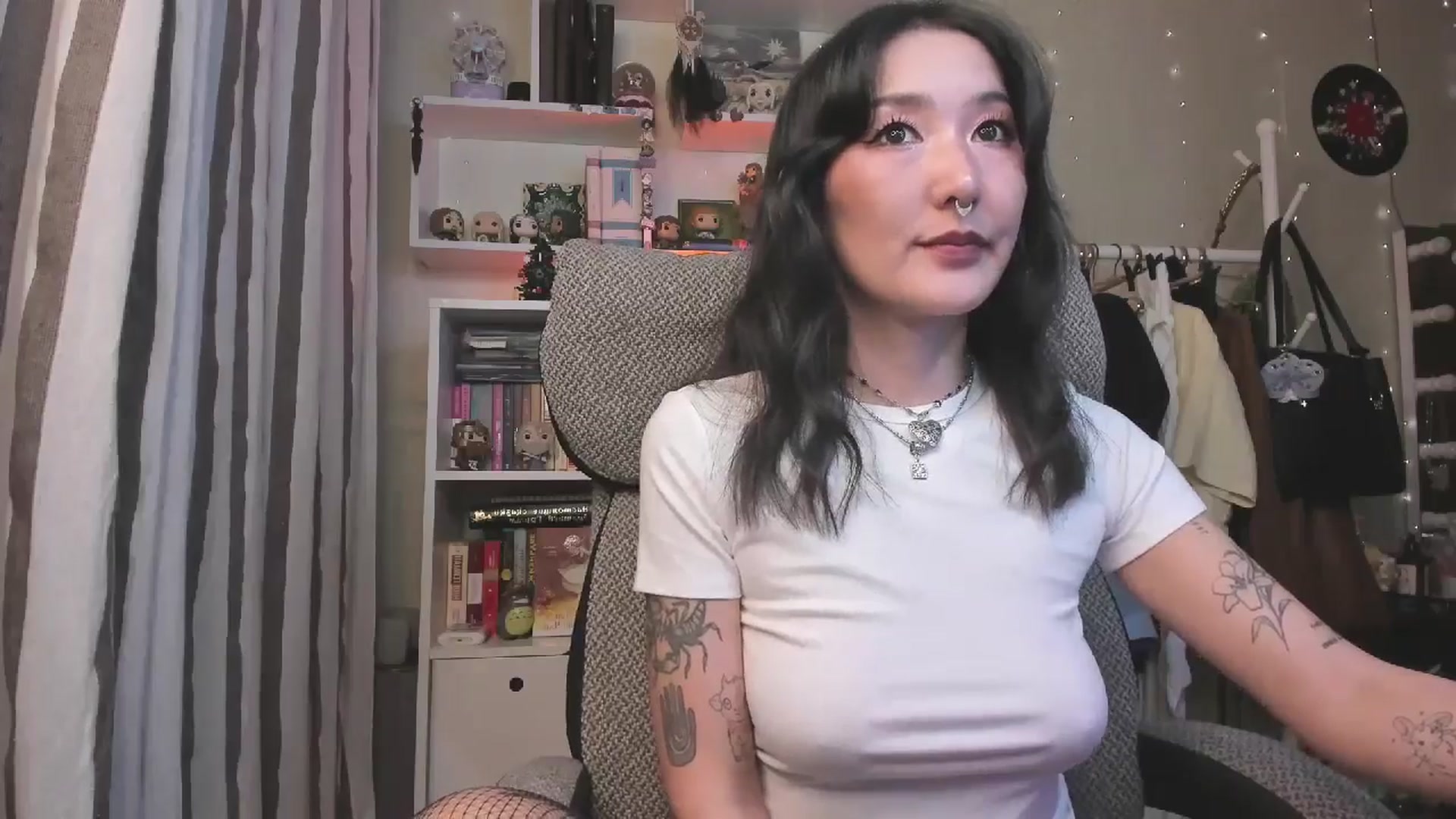 Gallery image thumbnail from KellyAsian's myfreecams stream on, 12/26/2025, 16:47 image 5 of 20