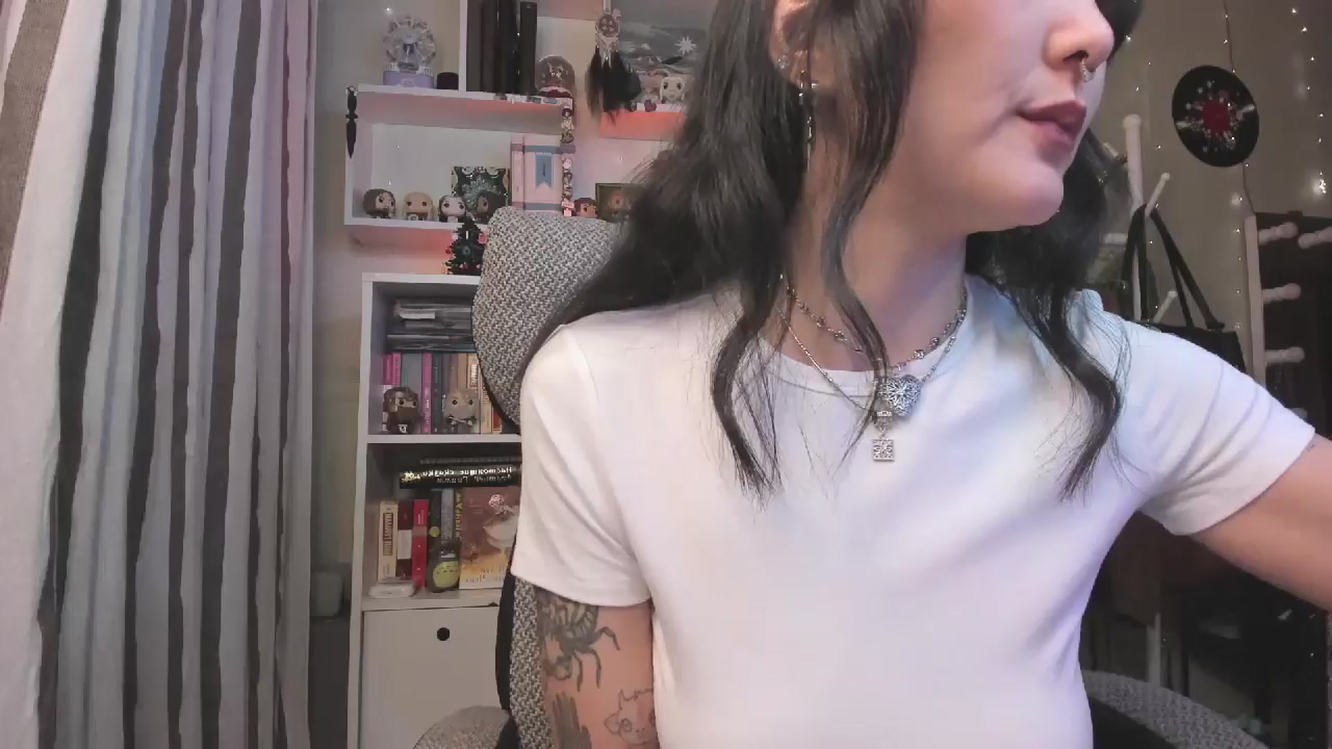 Gallery image thumbnail from KellyAsian's myfreecams stream on, 12/26/2025, 16:47 image 12 of 20