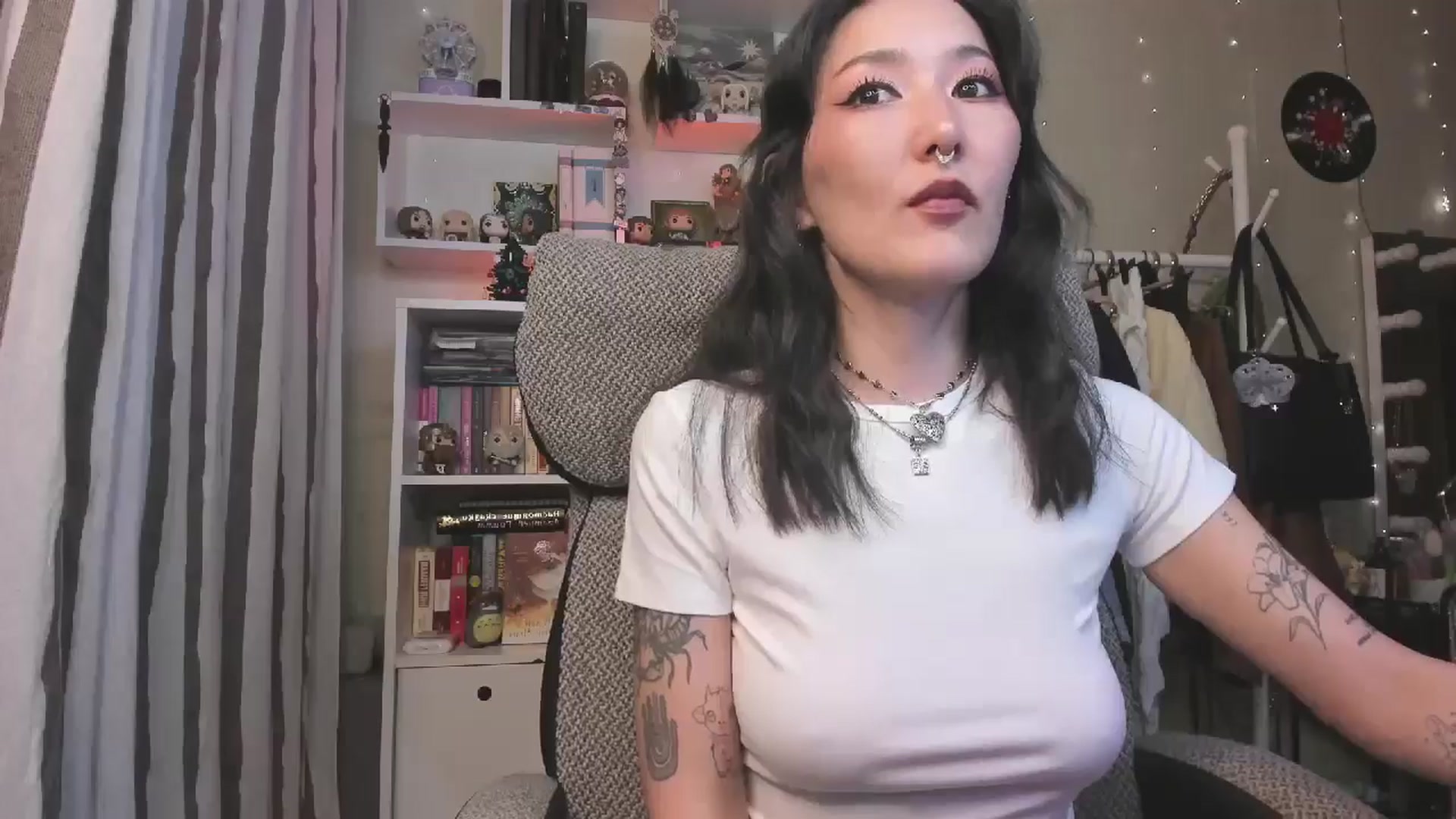 Gallery image thumbnail from KellyAsian's myfreecams stream on, 12/26/2025, 16:47 image 14 of 20