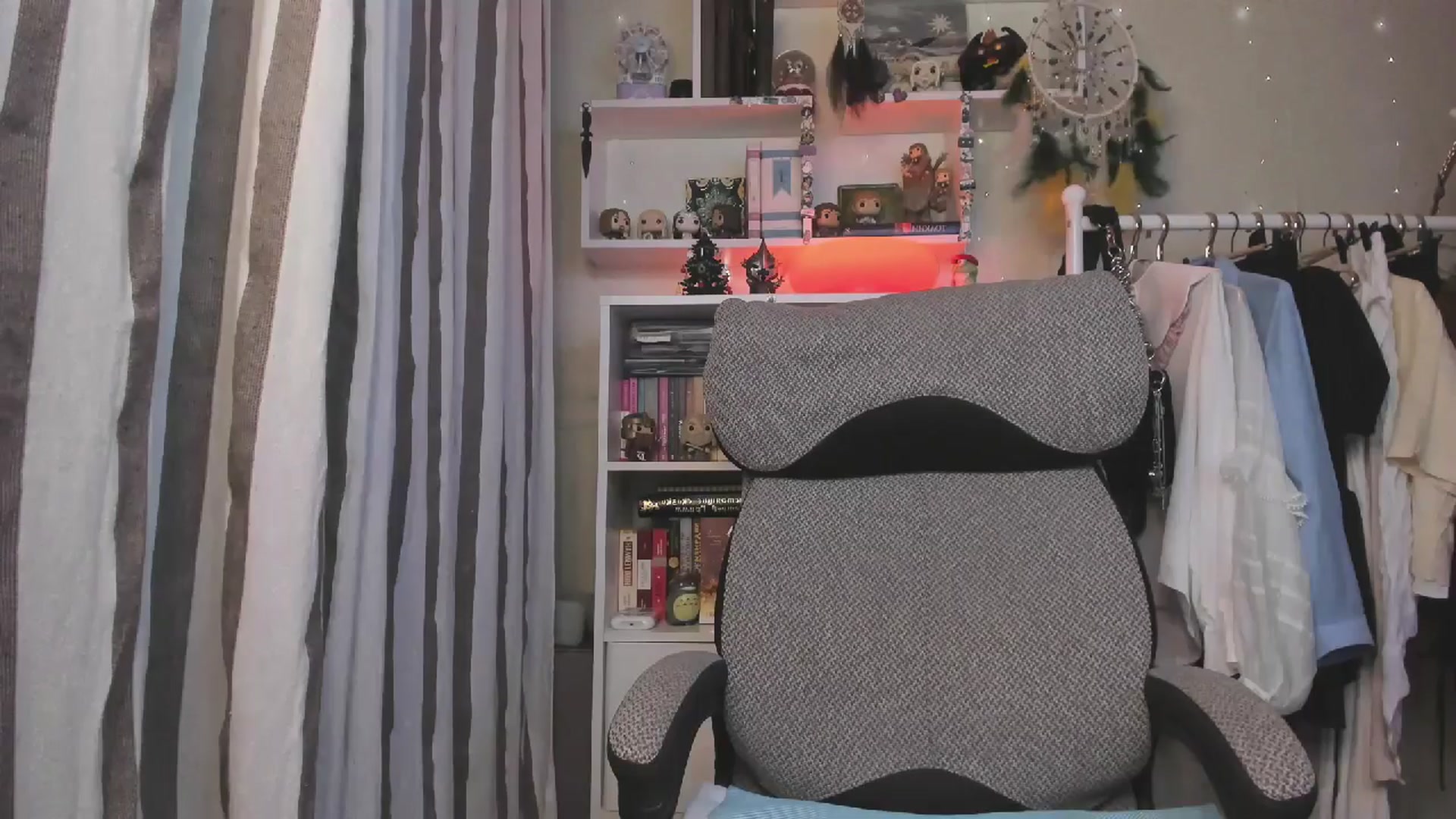 Gallery image thumbnail from KellyAsian's myfreecams stream on, 12/26/2025, 17:05 image 13 of 20