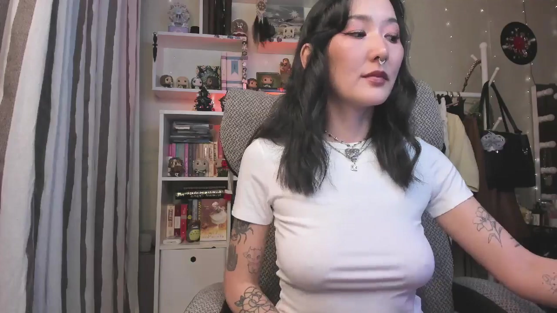 Gallery image thumbnail from KellyAsian's myfreecams stream on, 12/26/2025, 17:05 image 6 of 20