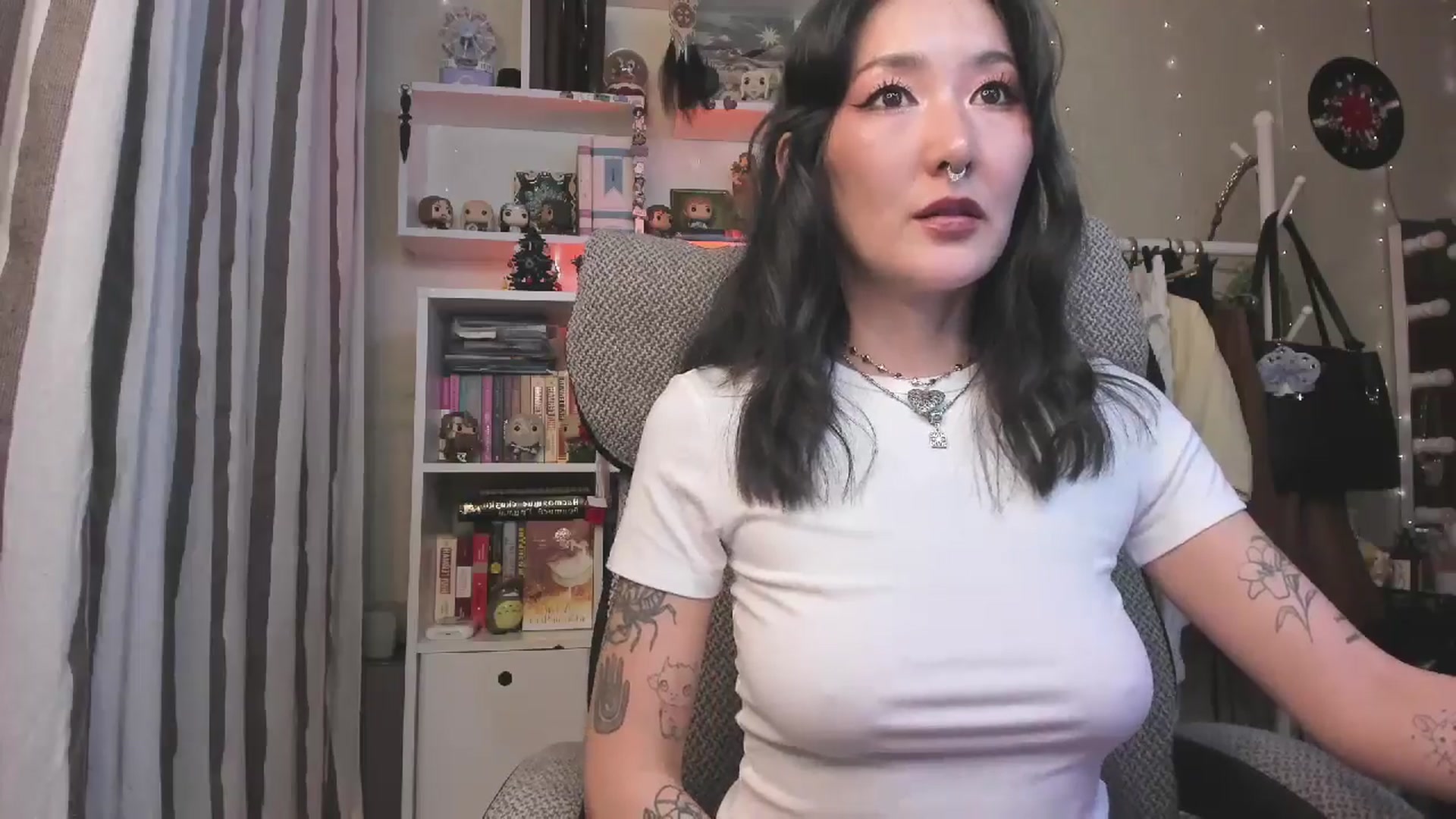 Gallery image thumbnail from KellyAsian's myfreecams stream on, 12/26/2025, 17:05 image 5 of 20