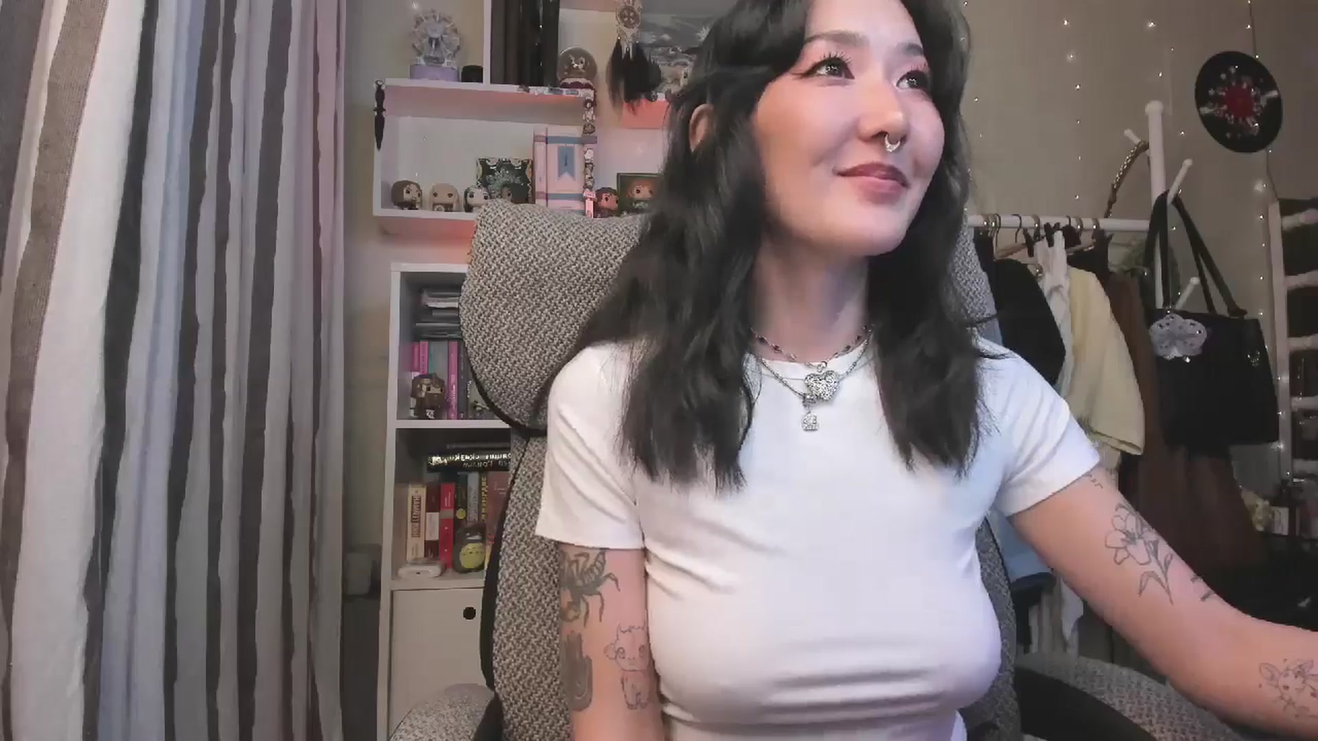 Gallery image thumbnail from KellyAsian's myfreecams stream on, 12/26/2025, 20:48 image 2 of 20