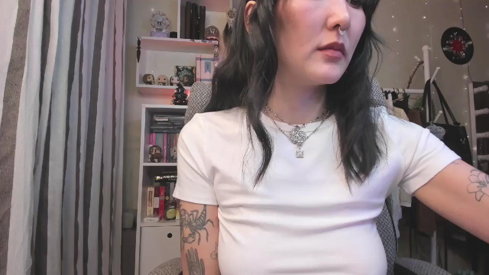 Gallery image thumbnail from KellyAsian's myfreecams stream on, 12/26/2025, 20:48 image 11 of 20