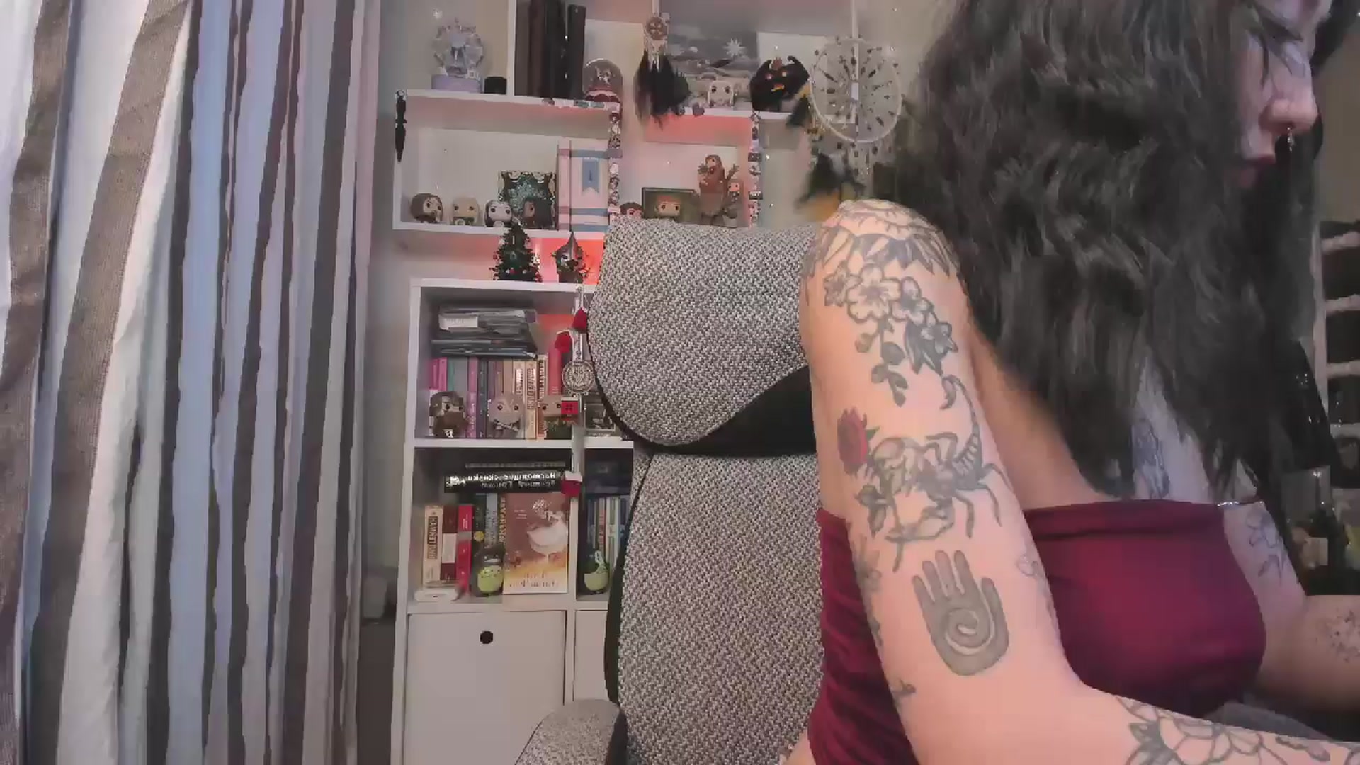 Gallery image thumbnail from KellyAsian's myfreecams stream on, 12/31/2025, 10:10 image 1 of 20