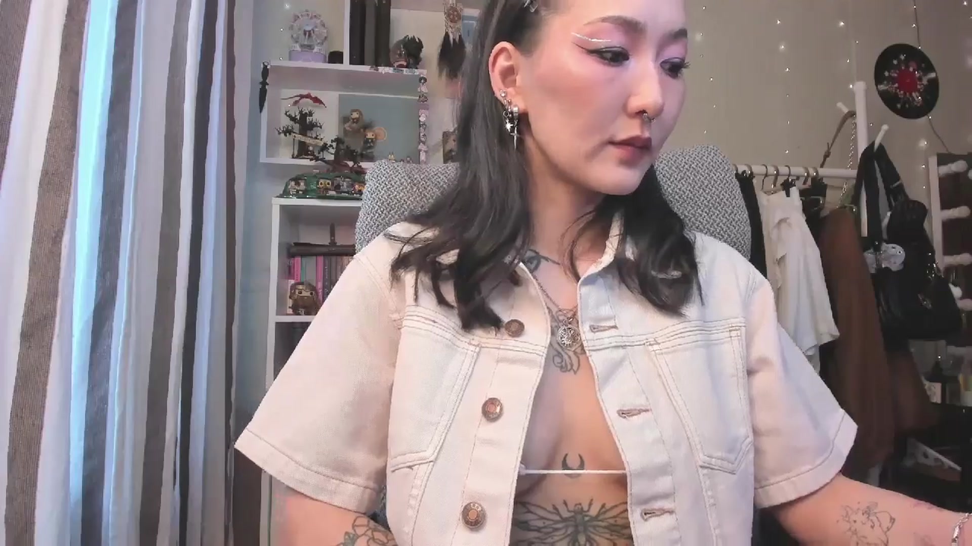 Gallery image thumbnail from KellyAsian's myfreecams stream on, 01/12/2026, 08:35 image 19 of 20