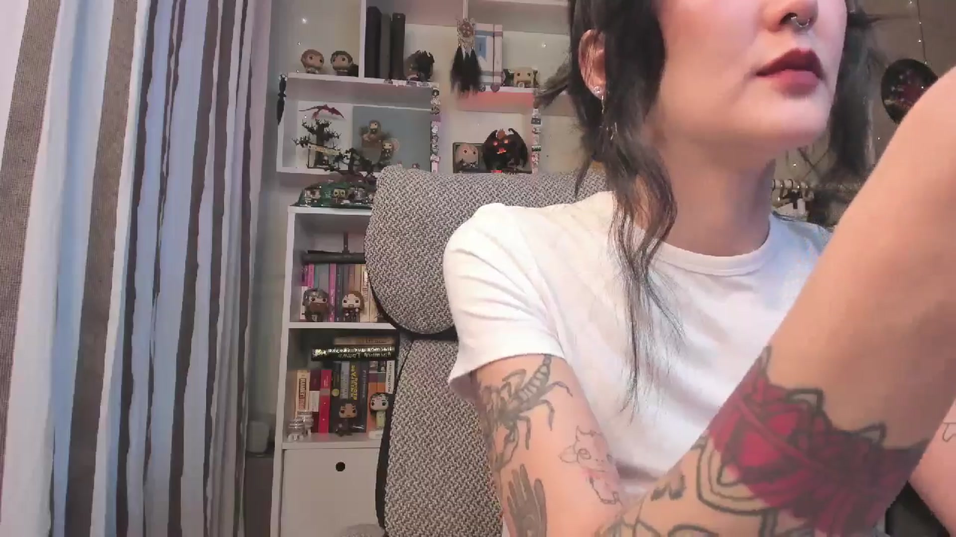 Gallery image thumbnail from KellyAsian's myfreecams stream on, 01/13/2026, 08:03 image 9 of 20