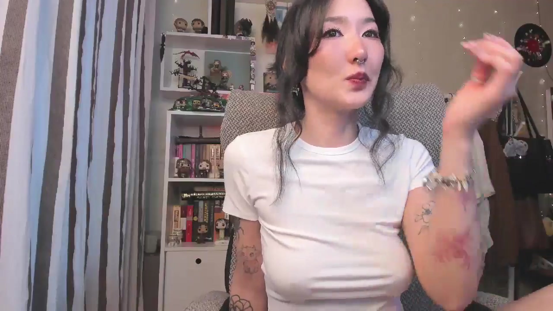Gallery image thumbnail from KellyAsian's myfreecams stream on, 01/13/2026, 08:03 image 19 of 20