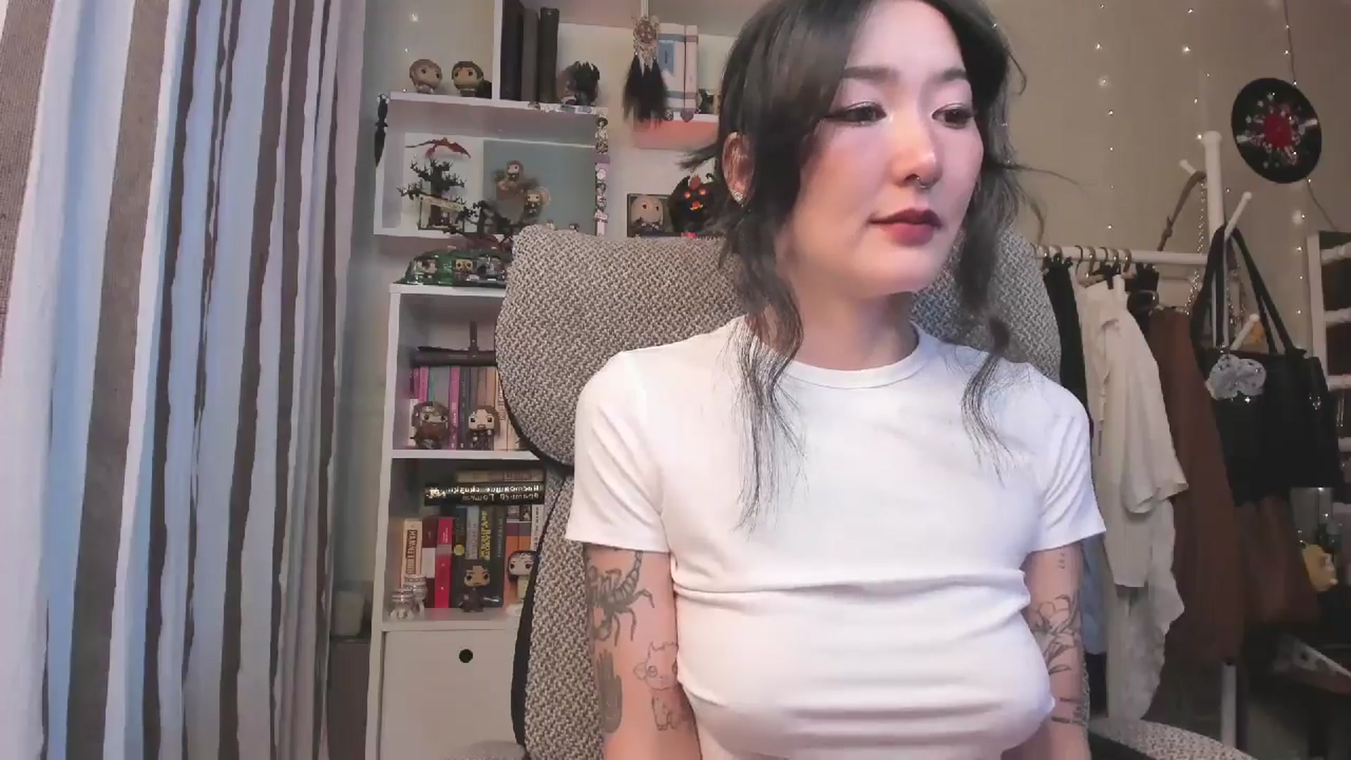 Gallery image thumbnail from KellyAsian's myfreecams stream on, 01/13/2026, 08:03 image 10 of 20