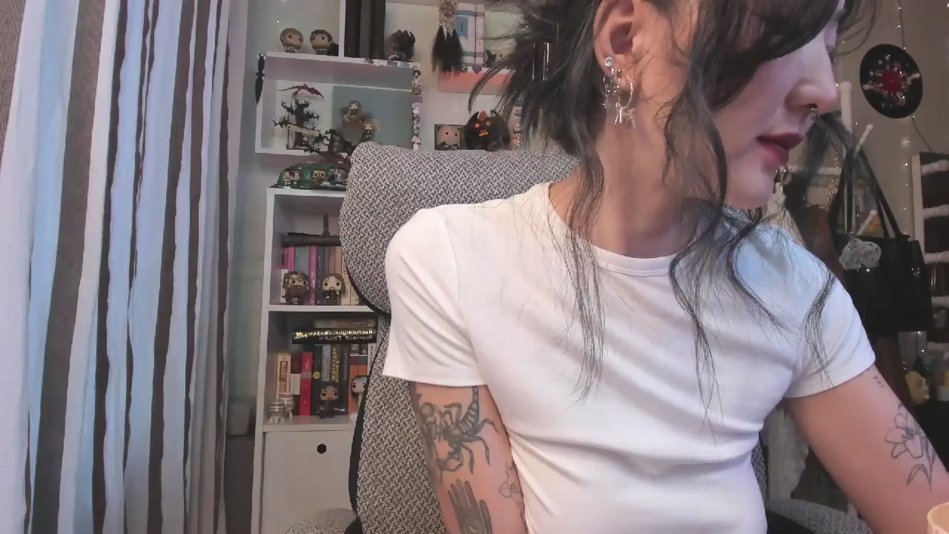 Gallery image thumbnail from KellyAsian's myfreecams stream on, 01/13/2026, 09:04 image 6 of 20