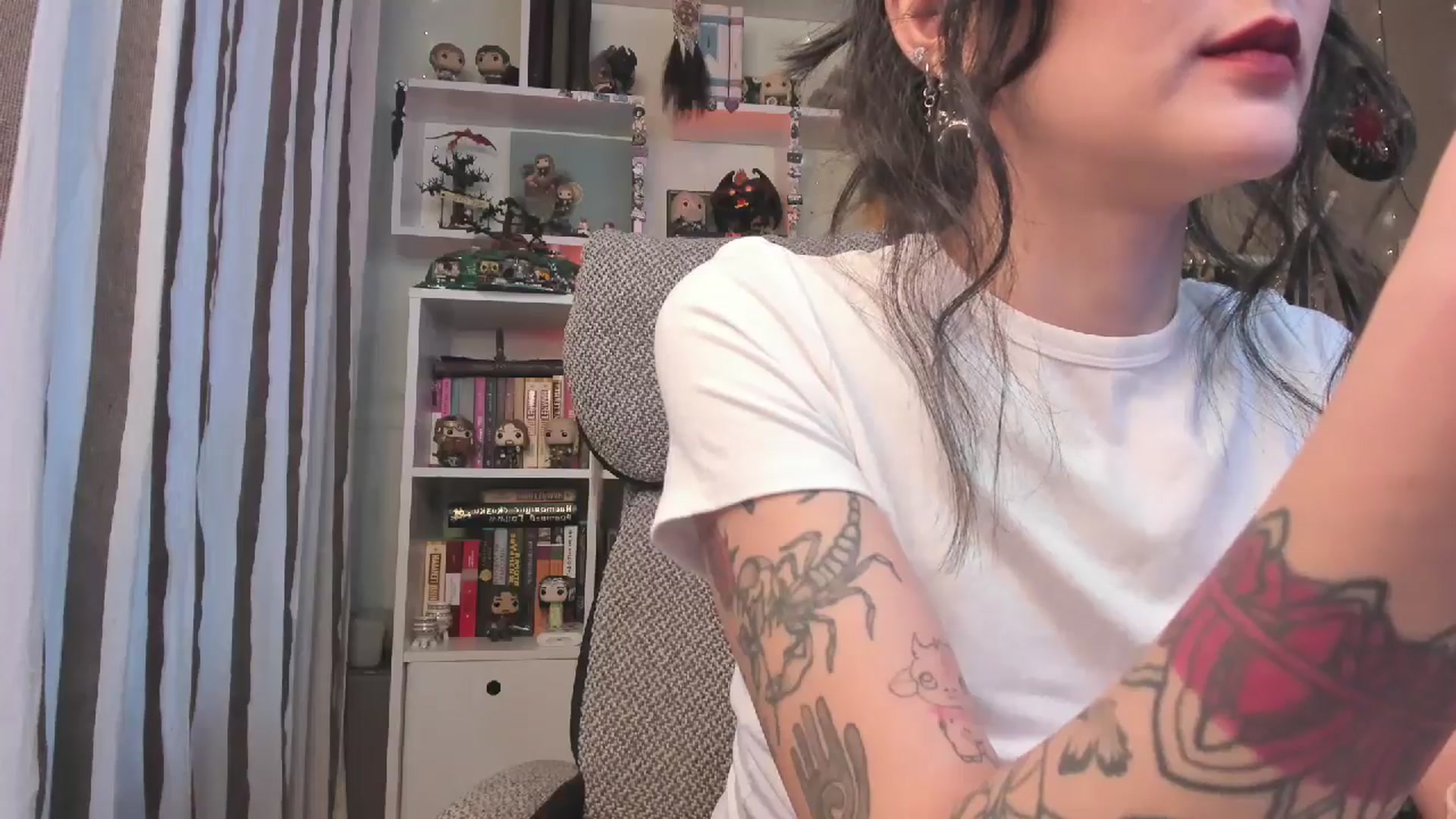 Gallery image thumbnail from KellyAsian's myfreecams stream on, 01/13/2026, 09:04 image 4 of 20