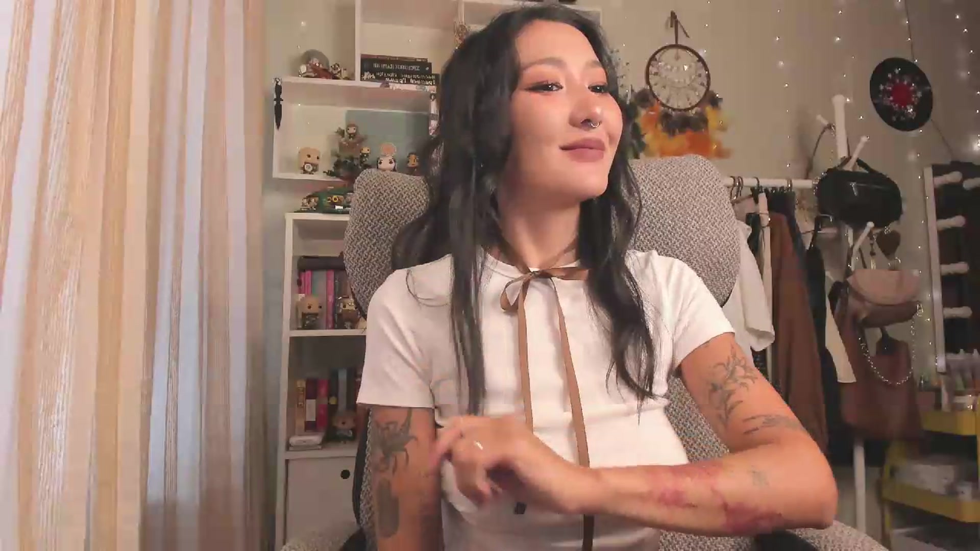Gallery image thumbnail from KellyAsian's myfreecams stream on, 07/20/2026, 08:14 image 16 of 20