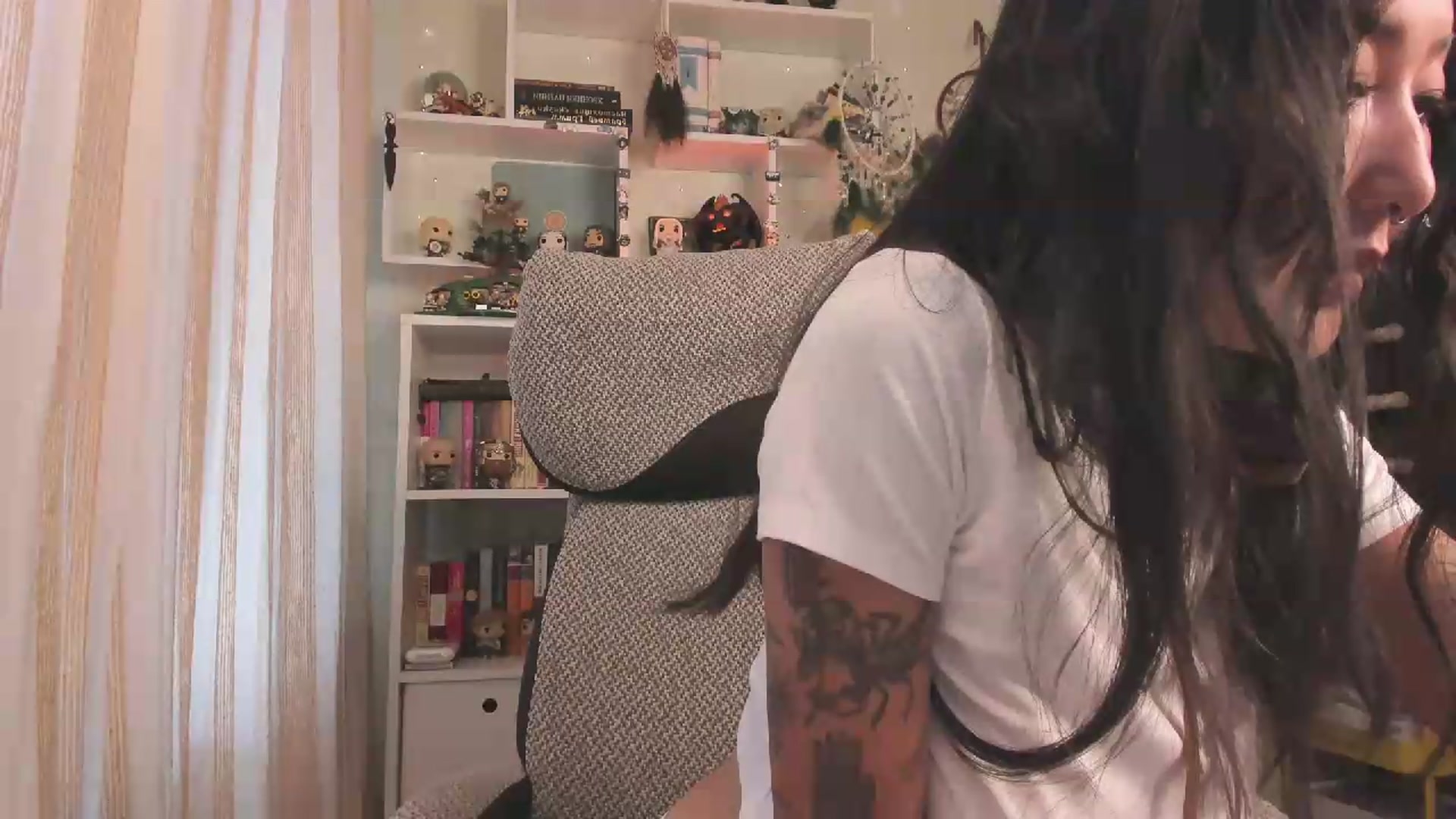 Gallery image thumbnail from KellyAsian's myfreecams stream on, 07/20/2026, 08:46 image 4 of 20