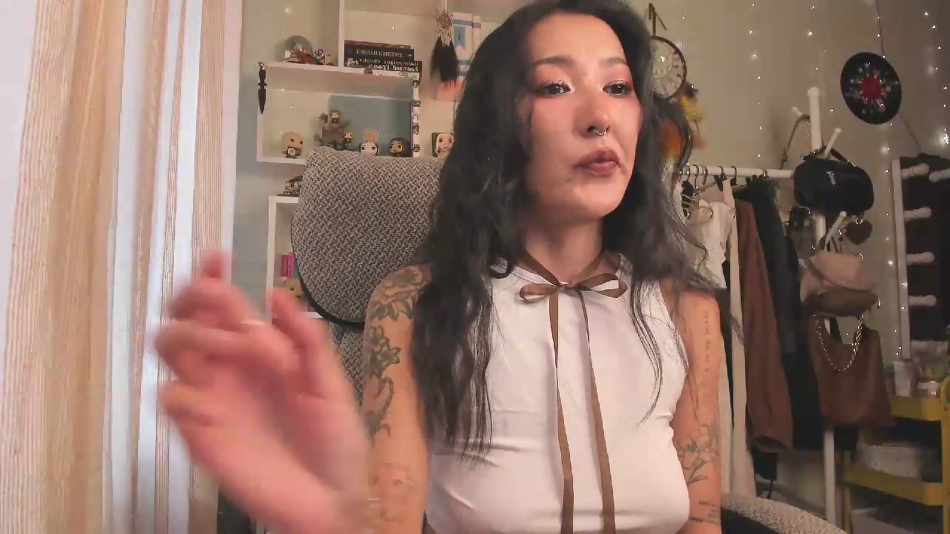 Gallery image thumbnail from KellyAsian's myfreecams stream on, 07/27/2026, 07:47 image 19 of 20