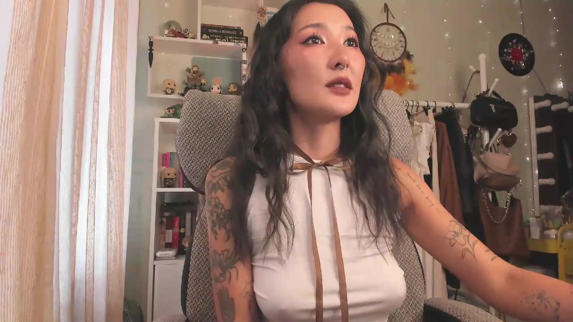 Gallery image thumbnail from KellyAsian's myfreecams stream on, 07/27/2026, 07:47 image 12 of 20