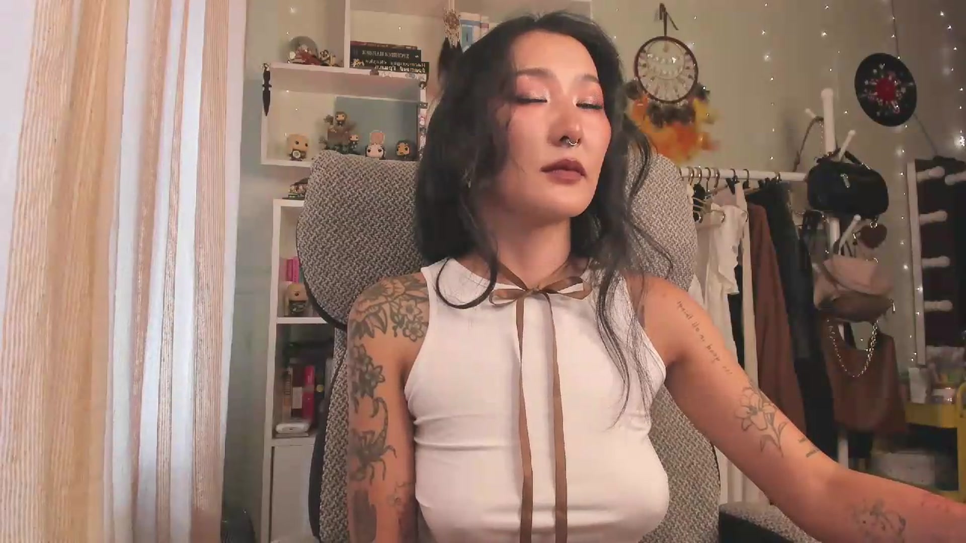 Gallery image thumbnail from KellyAsian's myfreecams stream on, 07/27/2026, 07:47 image 20 of 20
