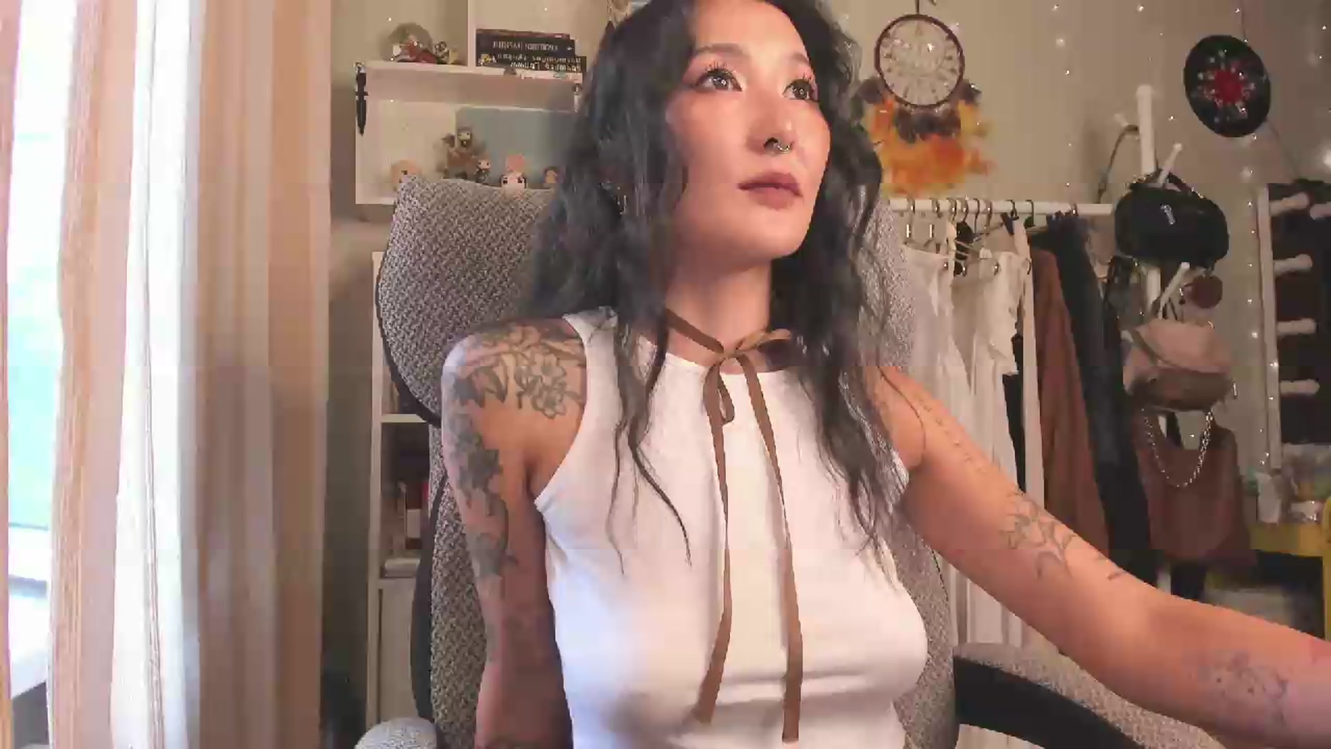 Gallery image thumbnail from KellyAsian's myfreecams stream on, 07/27/2026, 09:49 image 17 of 20