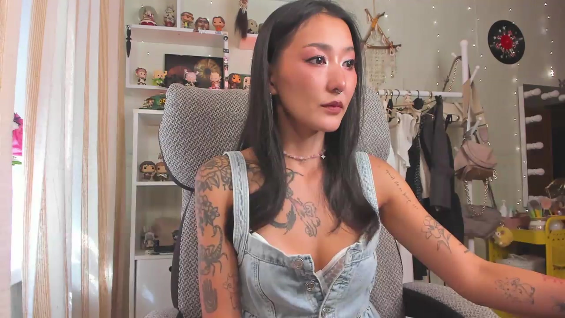 Gallery image thumbnail from KellyAsian's myfreecams stream on, 08/16/2026, 08:01 image 15 of 20