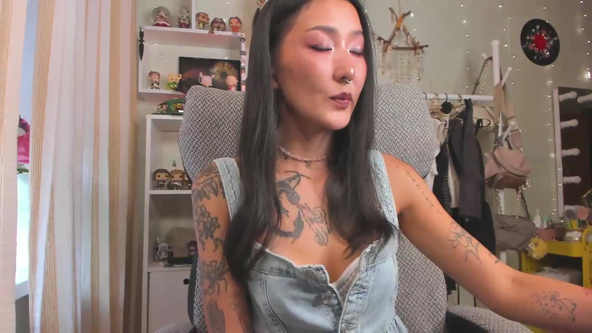 Gallery image thumbnail from KellyAsian's myfreecams stream on, 08/16/2026, 08:24 image 12 of 20