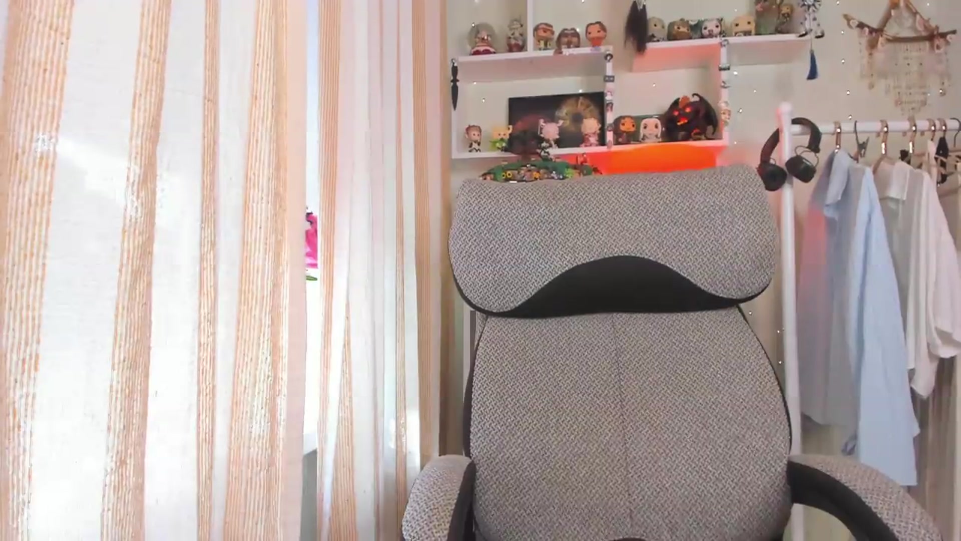 Gallery image thumbnail from KellyAsian's myfreecams stream on, 08/16/2026, 08:24 image 3 of 20