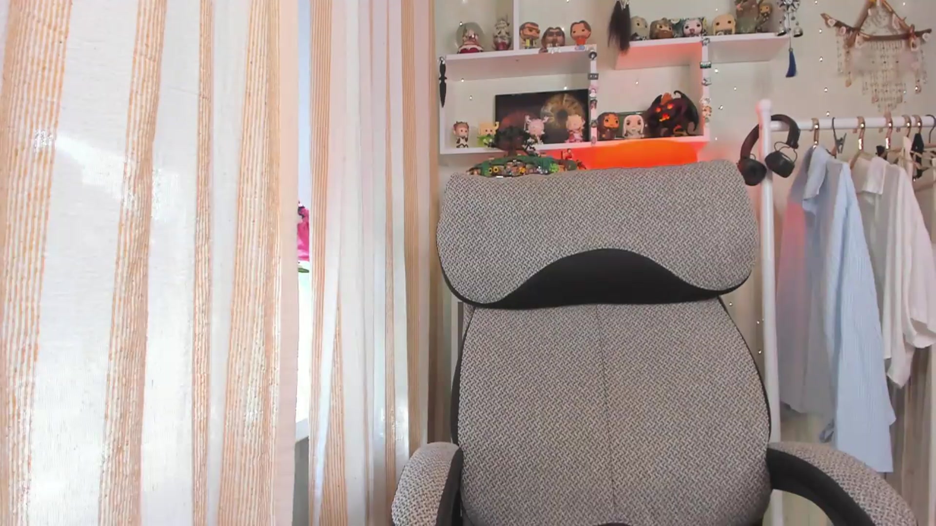Gallery image thumbnail from KellyAsian's myfreecams stream on, 08/16/2026, 08:24 image 4 of 20