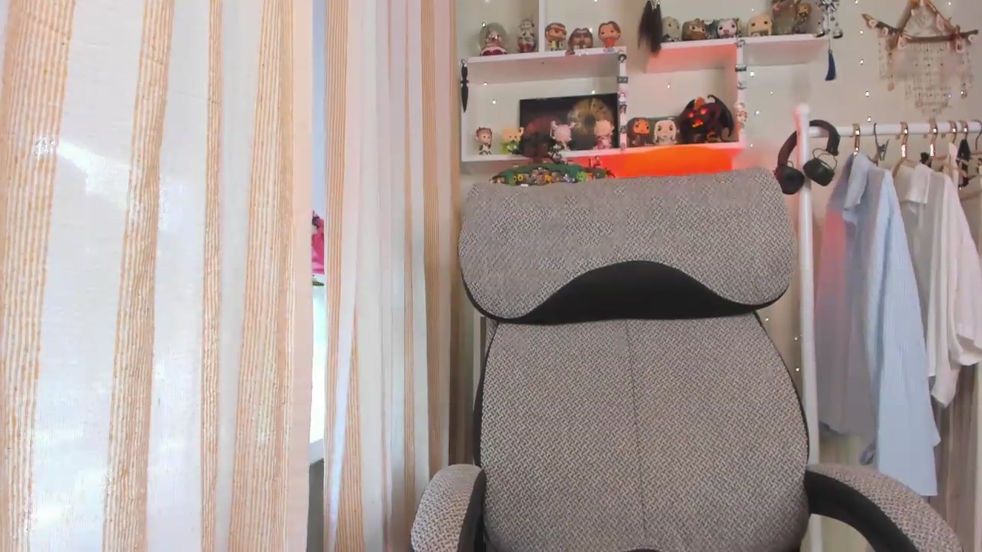 Gallery image thumbnail from KellyAsian's myfreecams stream on, 08/16/2026, 08:24 image 6 of 20