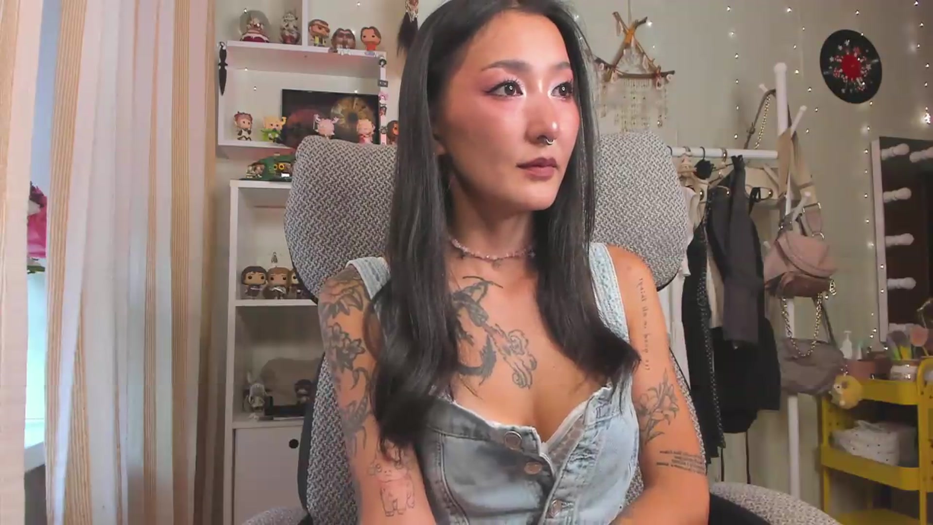 Gallery image thumbnail from KellyAsian's myfreecams stream on, 08/16/2026, 08:24 image 17 of 20