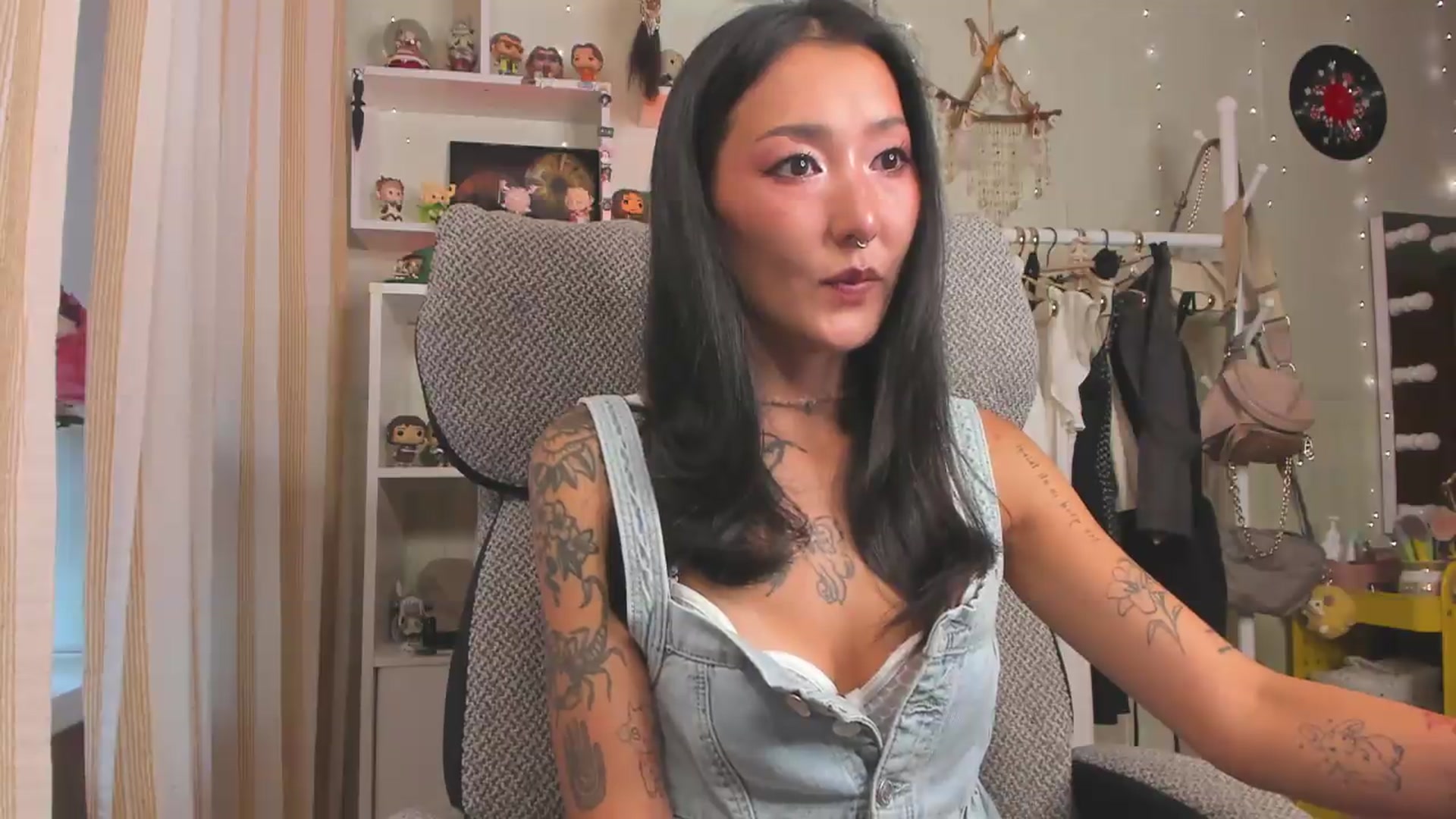 Gallery image thumbnail from KellyAsian's myfreecams stream on, 08/16/2026, 10:17 image 6 of 20