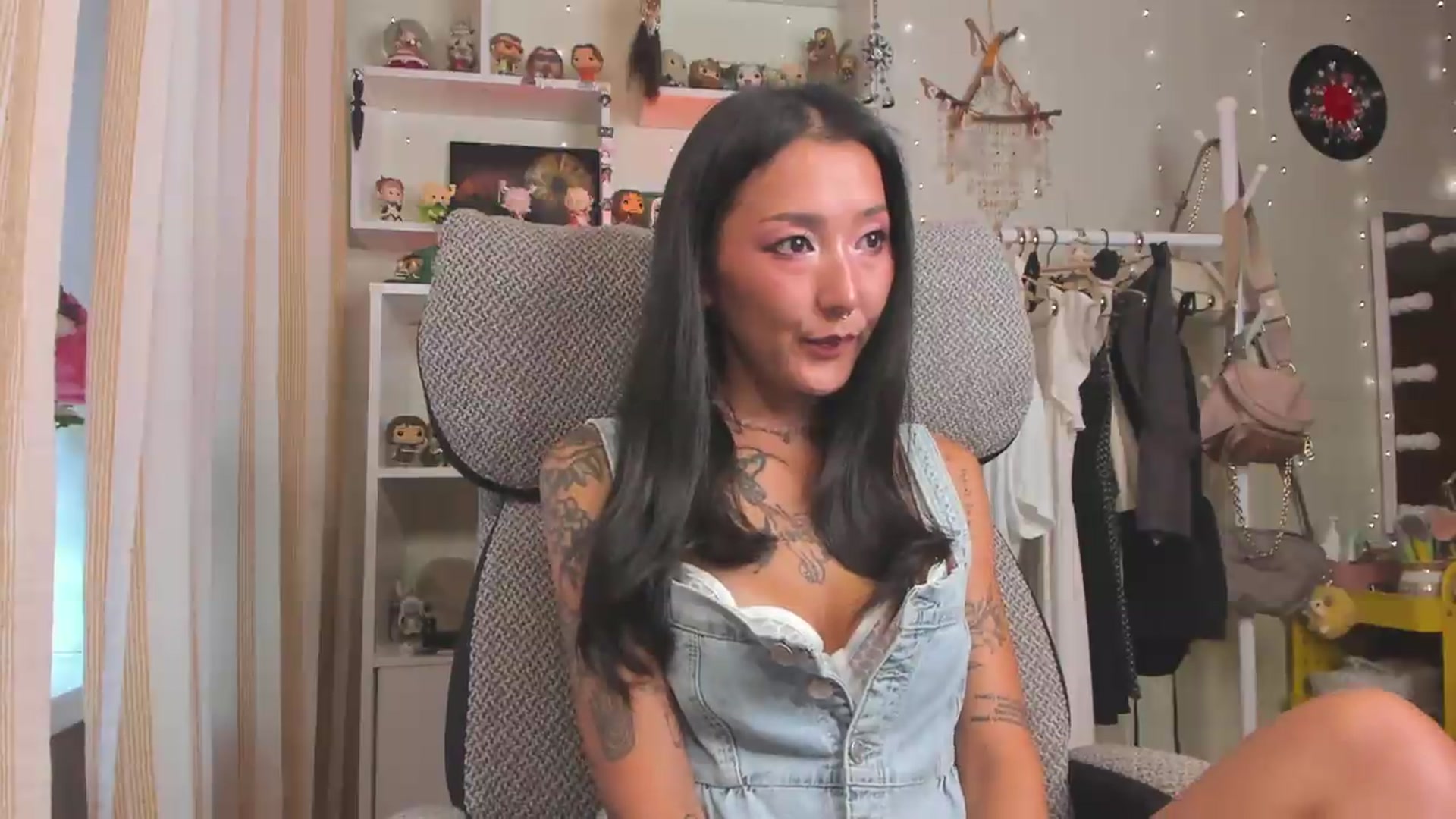 Gallery image thumbnail from KellyAsian's myfreecams stream on, 08/16/2026, 10:17 image 8 of 20