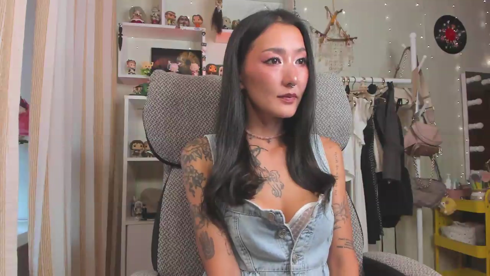 Gallery image thumbnail from KellyAsian's myfreecams stream on, 08/16/2026, 10:17 image 5 of 20