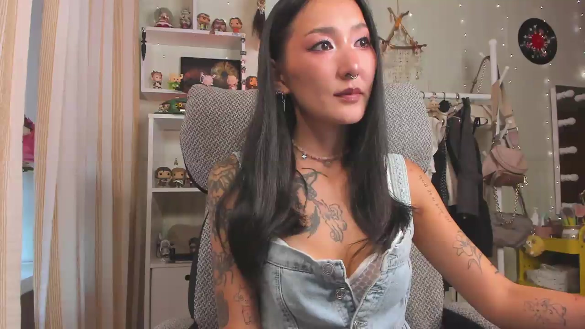 Gallery image thumbnail from KellyAsian's myfreecams stream on, 08/16/2026, 10:17 image 2 of 20