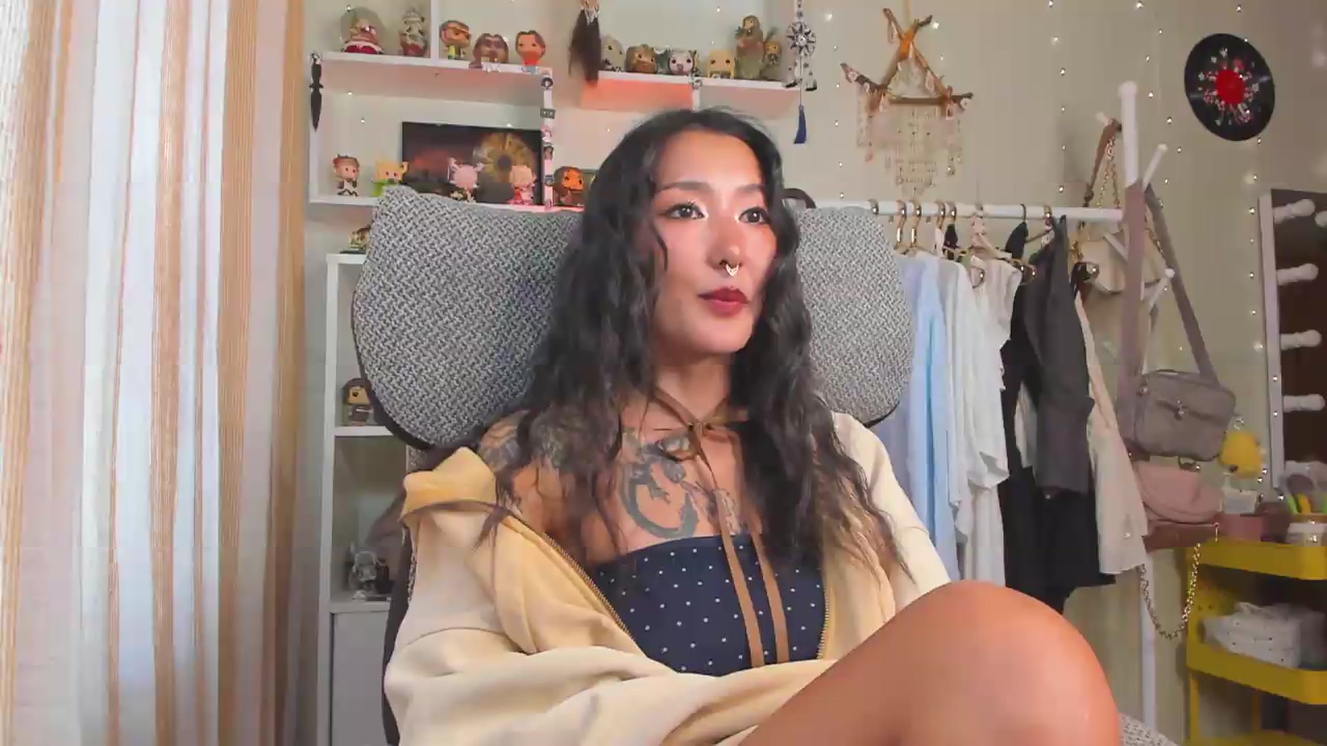 Gallery image thumbnail from KellyAsian's myfreecams stream on, 08/18/2026, 08:33 image 17 of 20