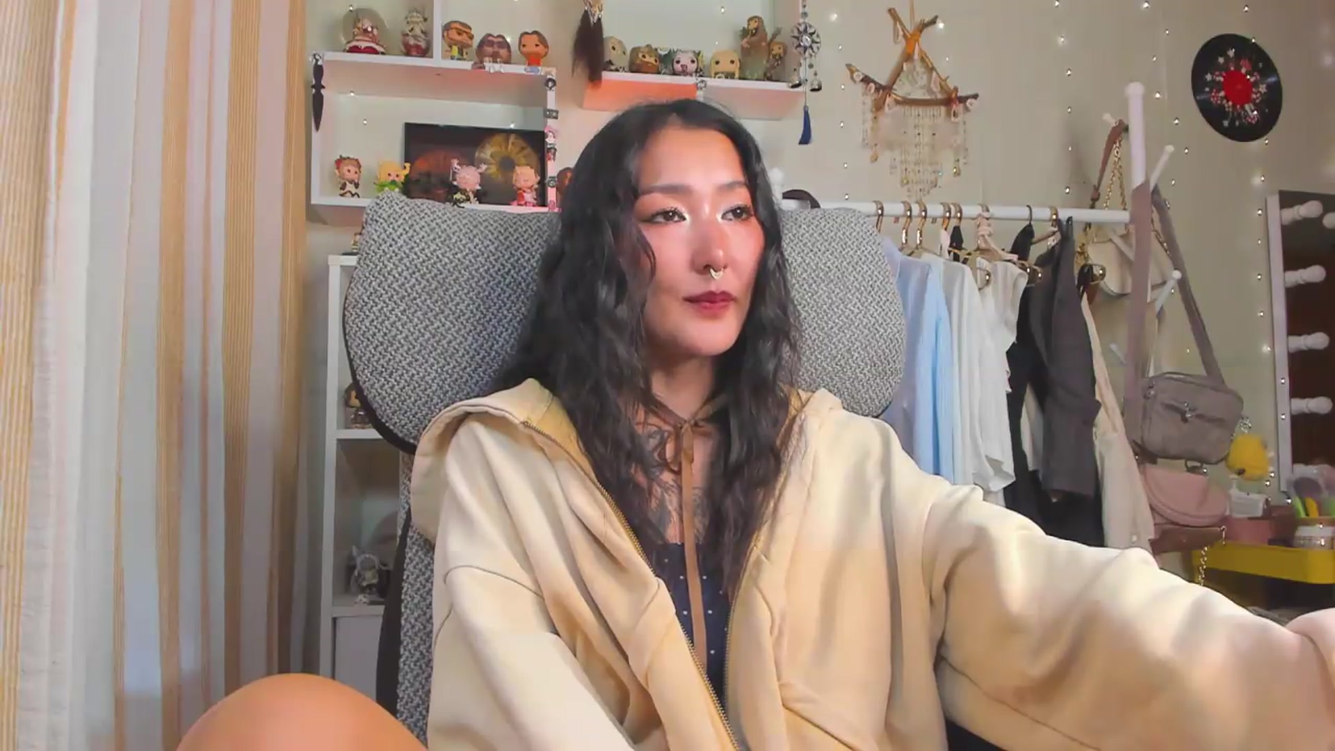 Gallery image thumbnail from KellyAsian's myfreecams stream on, 08/18/2026, 08:33 image 19 of 20