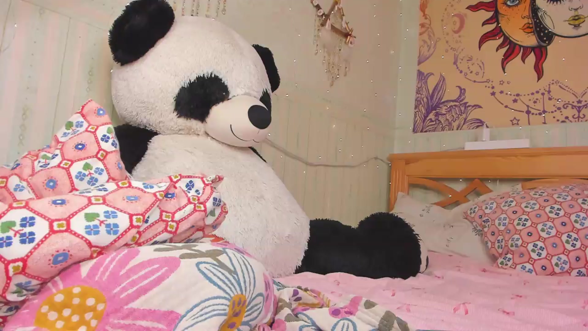 Gallery image thumbnail from KellyAsian's myfreecams stream on, 08/21/2026, 18:27 image 1 of 20