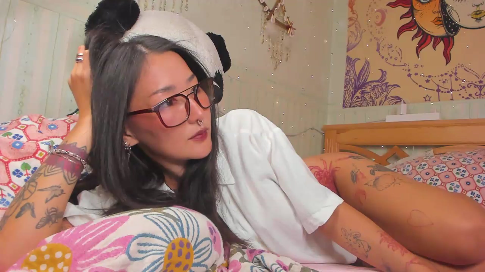 Gallery image thumbnail from KellyAsian's myfreecams stream on, 08/21/2026, 18:27 image 6 of 20