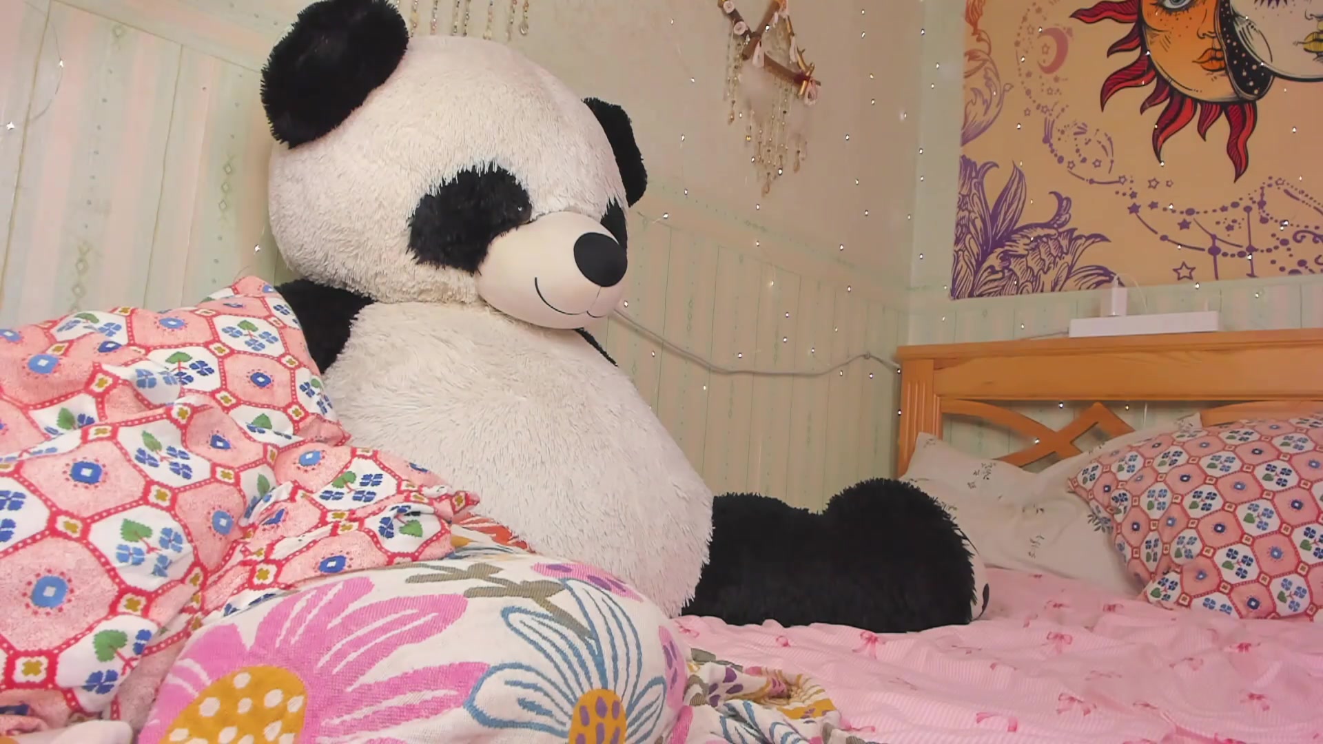 Gallery image thumbnail from KellyAsian's myfreecams stream on, 08/21/2026, 18:27 image 10 of 20