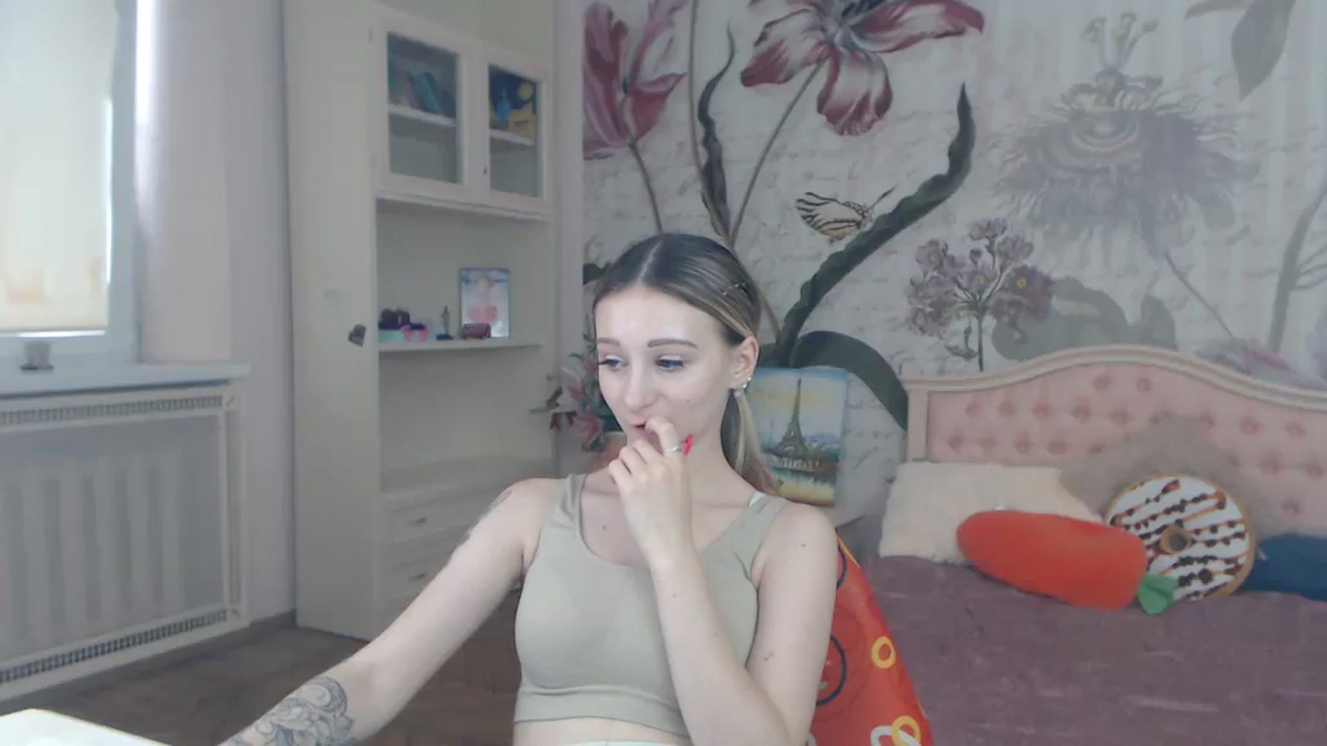 Gallery image thumbnail from KellyBlake's myfreecams stream on, 07/31/2023, 07:49 image 11 of 20
