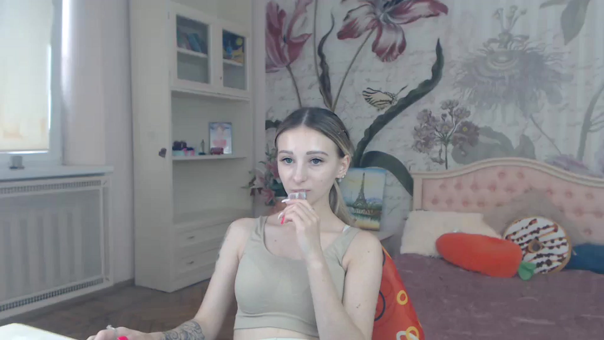 Gallery image thumbnail from KellyBlake's myfreecams stream on, 07/31/2023, 07:49 image 10 of 20