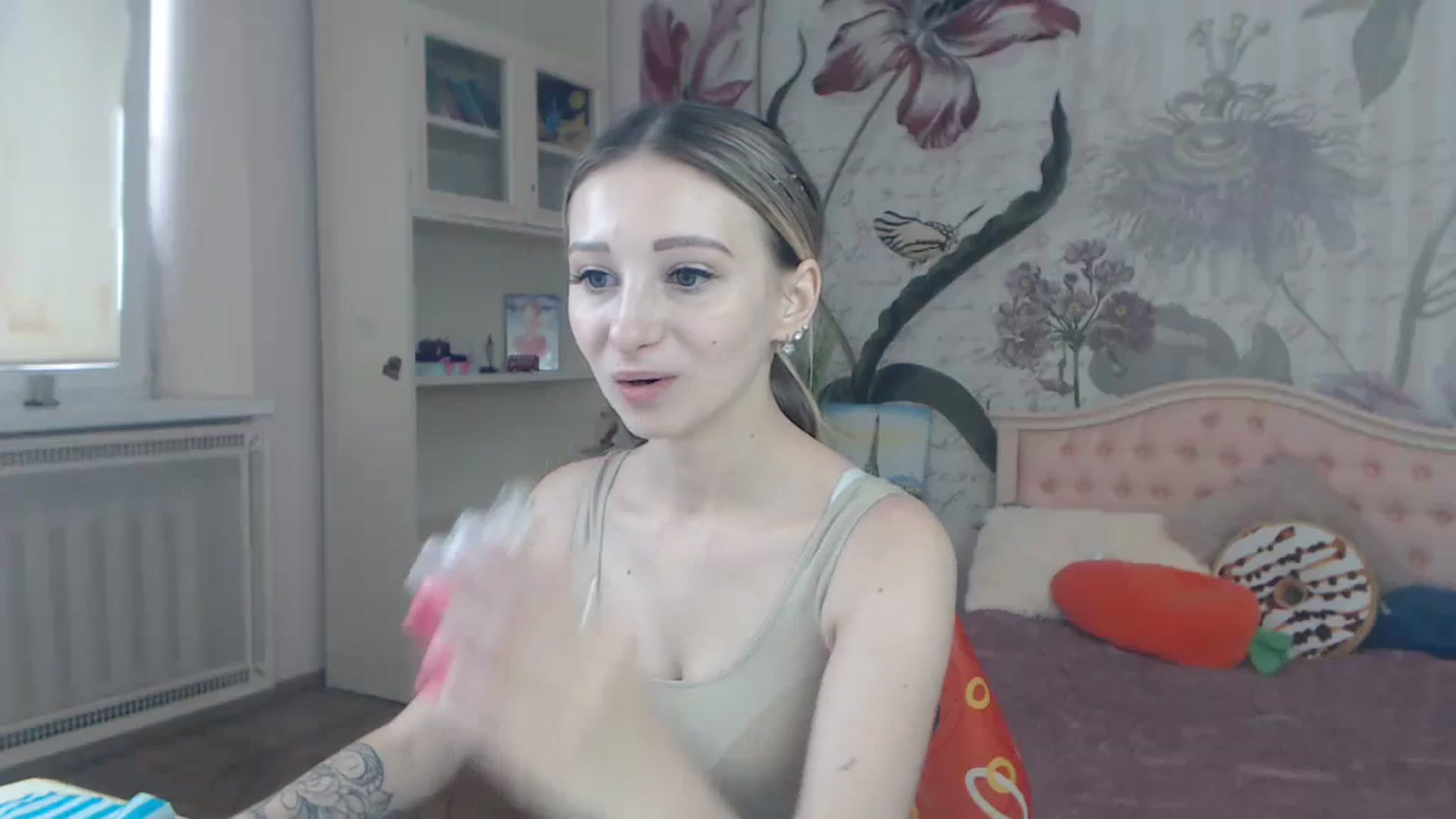 Gallery image thumbnail from KellyBlake's myfreecams stream on, 07/31/2023, 07:49 image 16 of 20