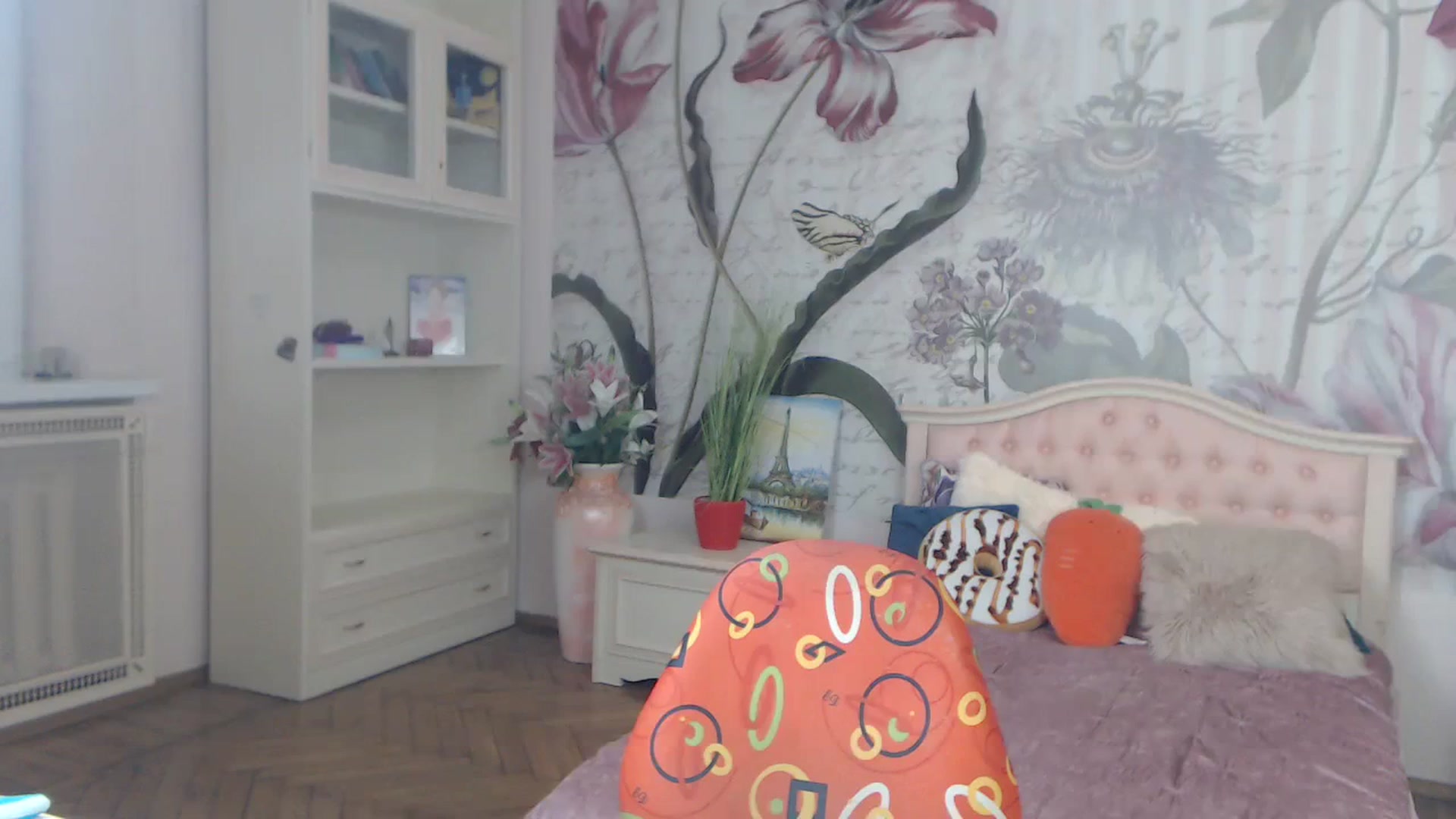 Gallery image thumbnail from KellyBlake's myfreecams stream on, 09/18/2023, 05:18 image 18 of 20