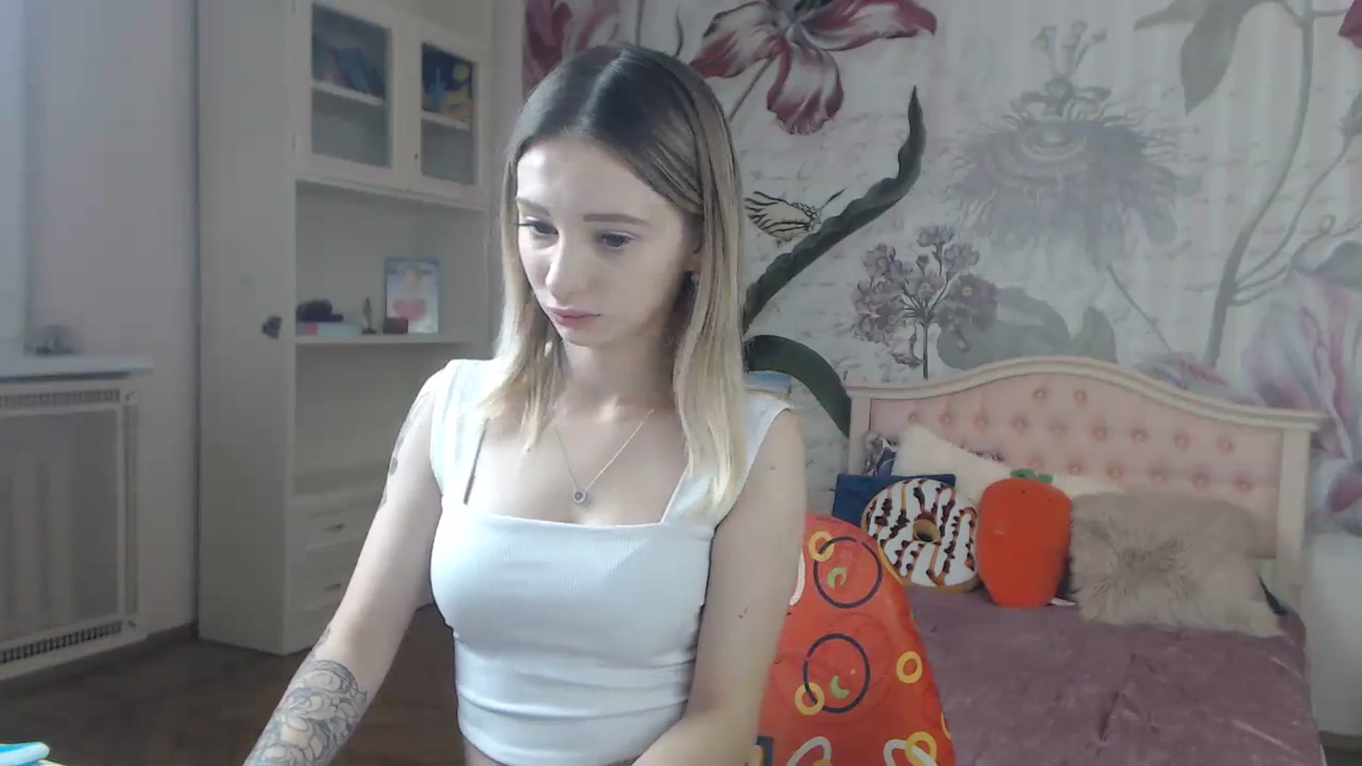 Gallery image thumbnail from KellyBlake's myfreecams stream on, 09/18/2023, 05:18 image 15 of 20